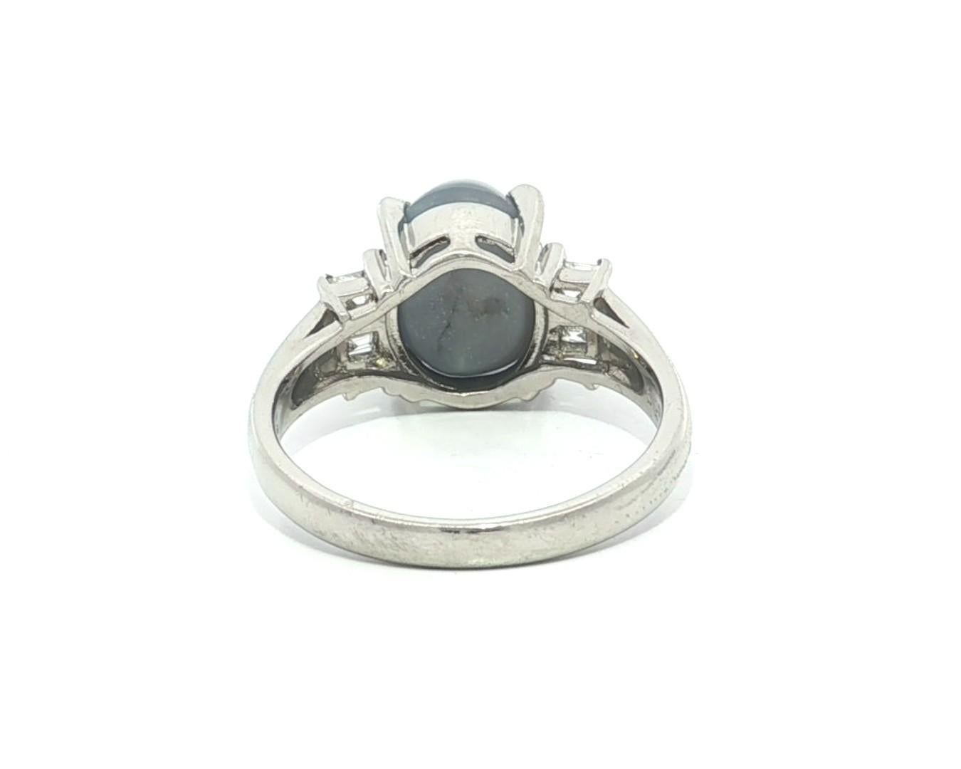 Taille cabochon Bague en platine 6.51ctw Grayish Blue Star Sapphire Solitaire Square Step Diamond Ring en vente