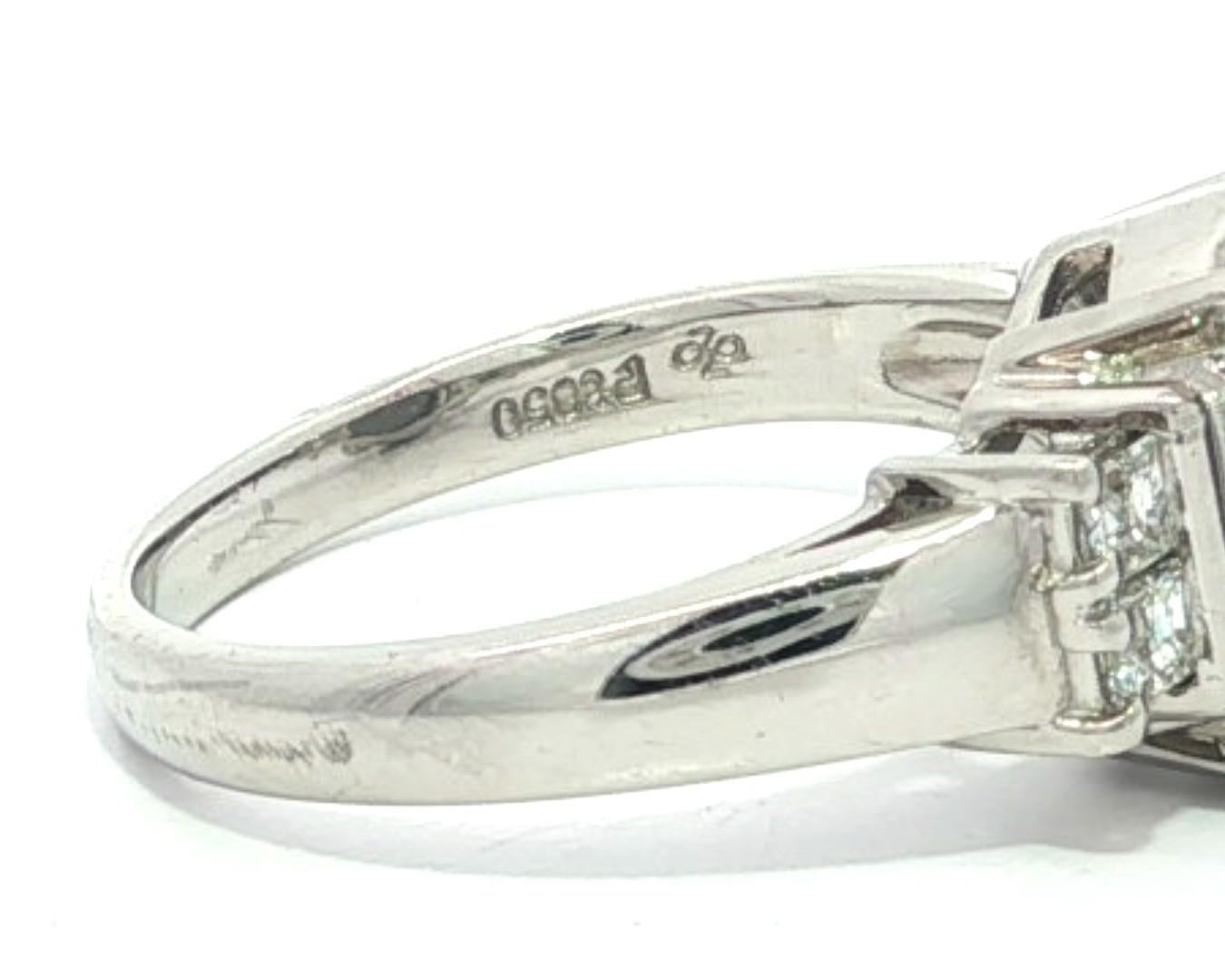 Bague en platine 6.51ctw Grayish Blue Star Sapphire Solitaire Square Step Diamond Ring Pour femmes en vente