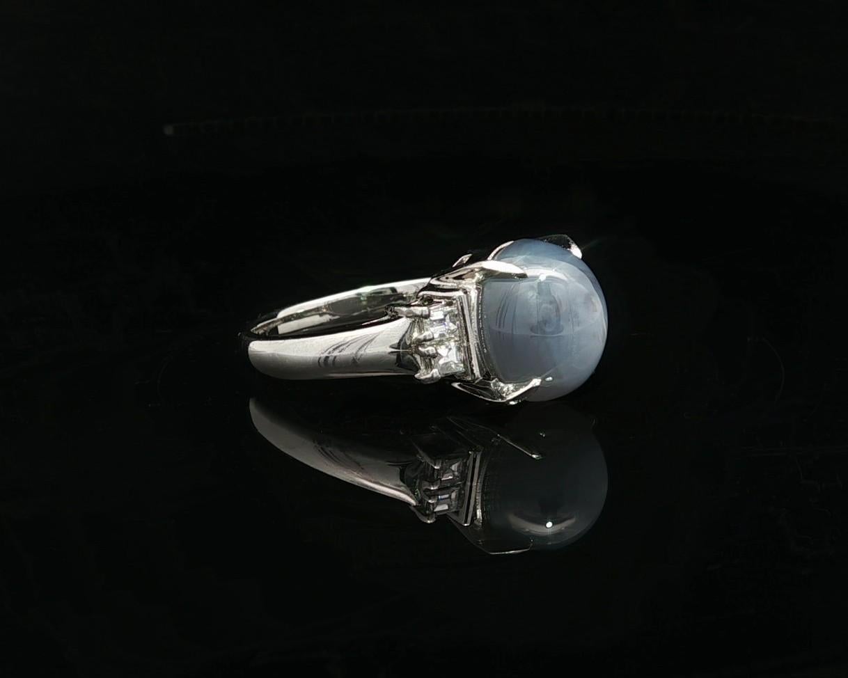 Bague en platine 6.51ctw Grayish Blue Star Sapphire Solitaire Square Step Diamond Ring en vente 3