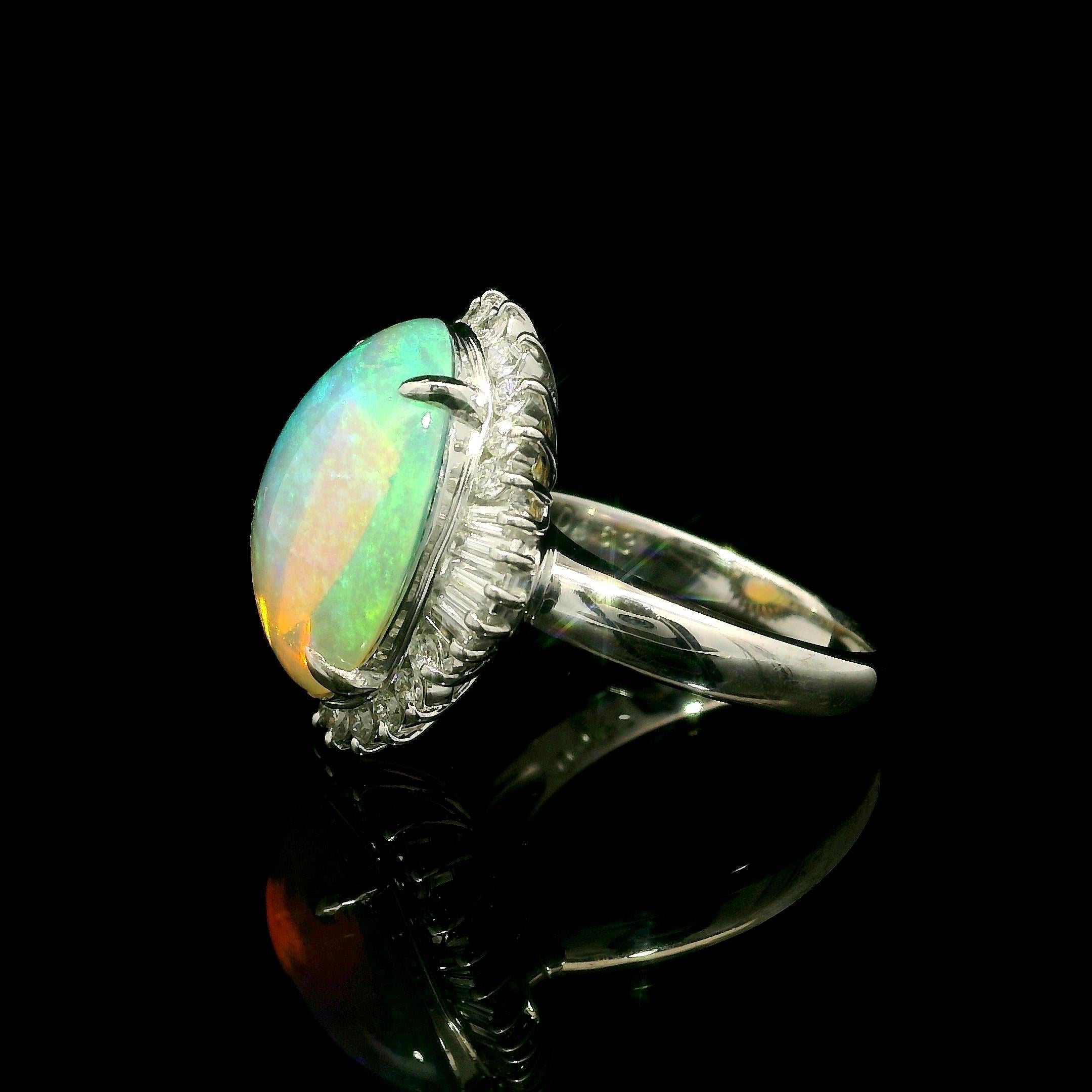 Platino 6,59ctw Opale australiano colorato e luminoso con anello a raggiera di diamanti in vendita 7
