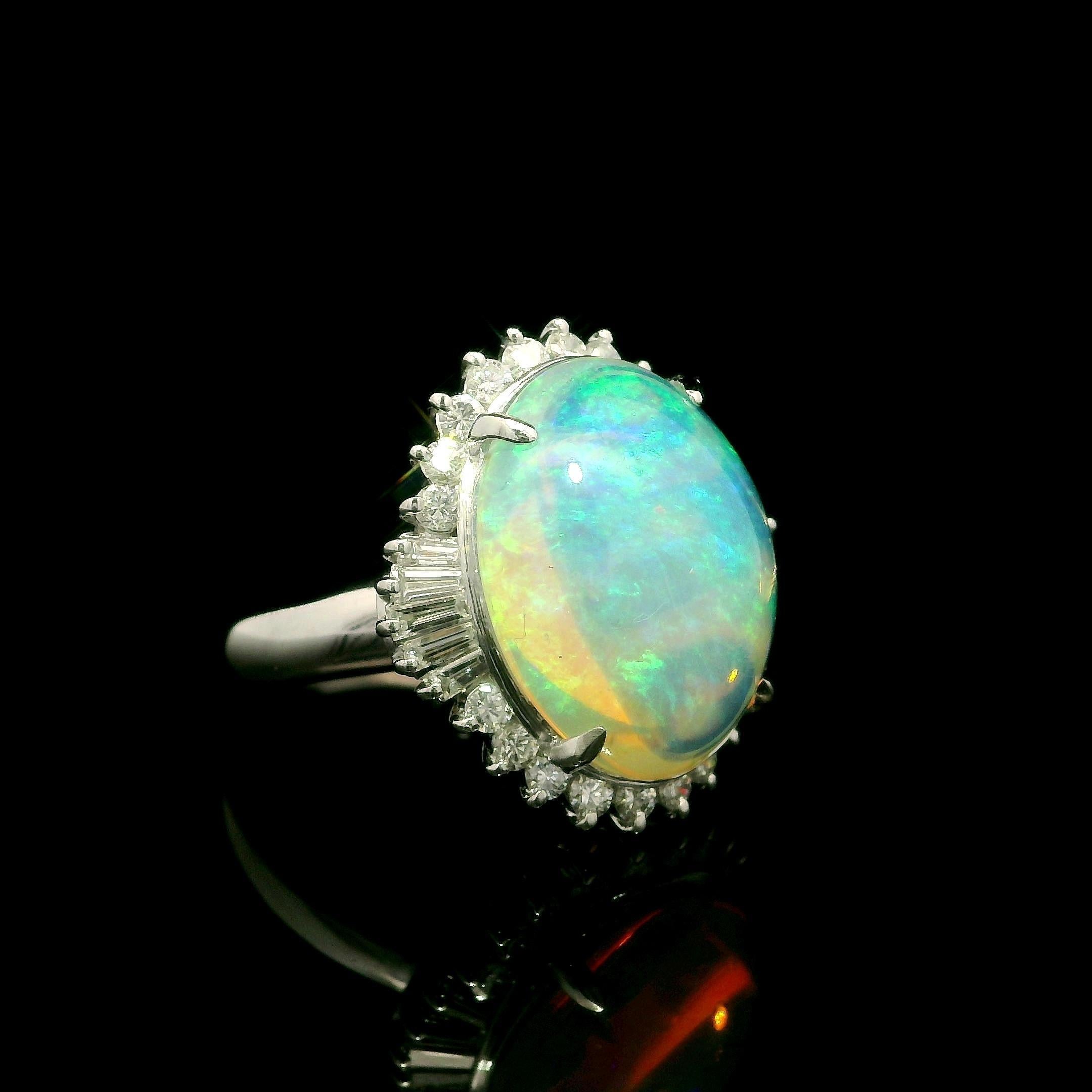 Platino 6,59ctw Opale australiano colorato e luminoso con anello a raggiera di diamanti in vendita 11