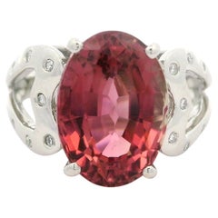 Anello in platino con tormalina rosa e diamanti bruniti a cuore aperto da 6,70 ct.