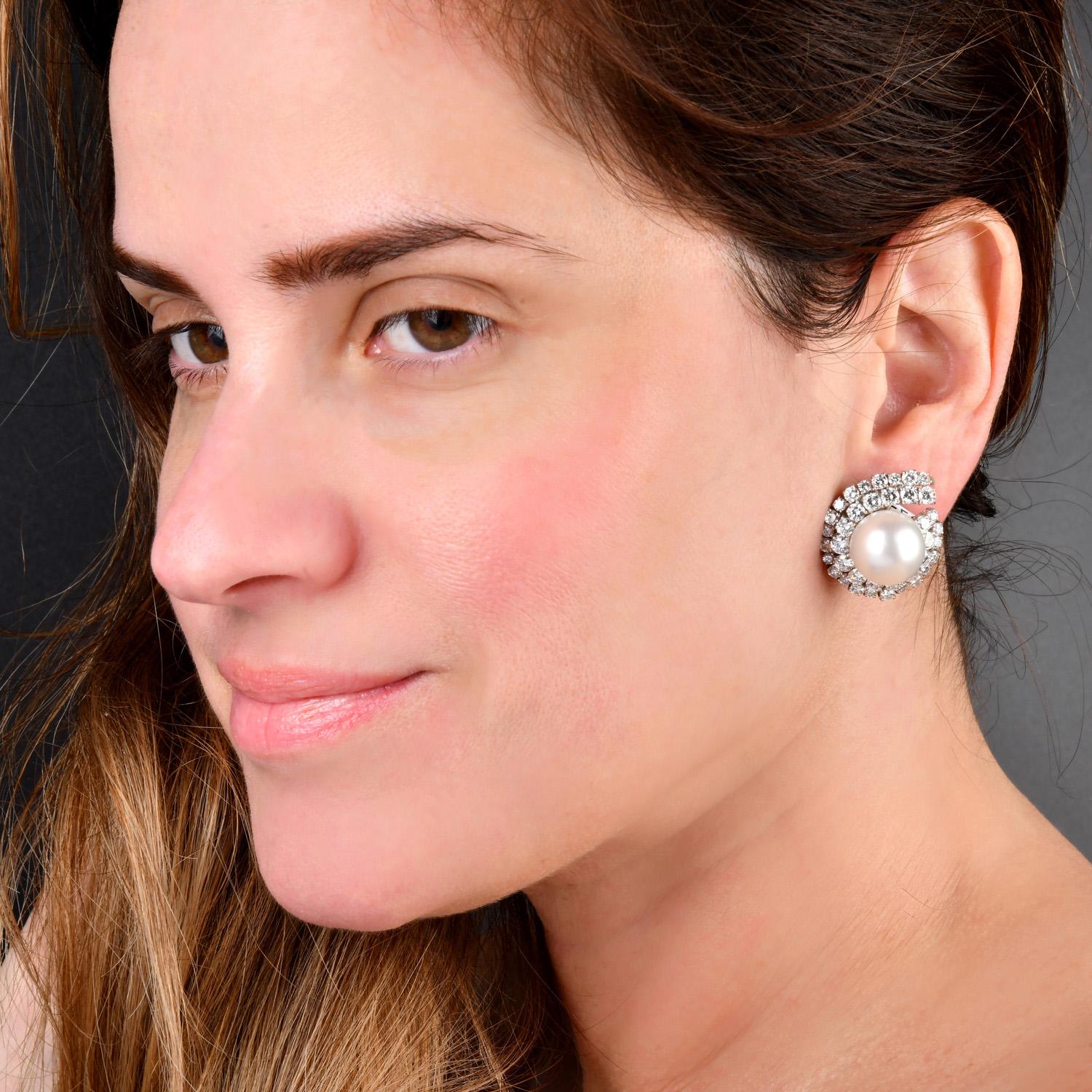 Orecchini a clip in platino con perle e diamanti da 7,00 carati in vendita 4