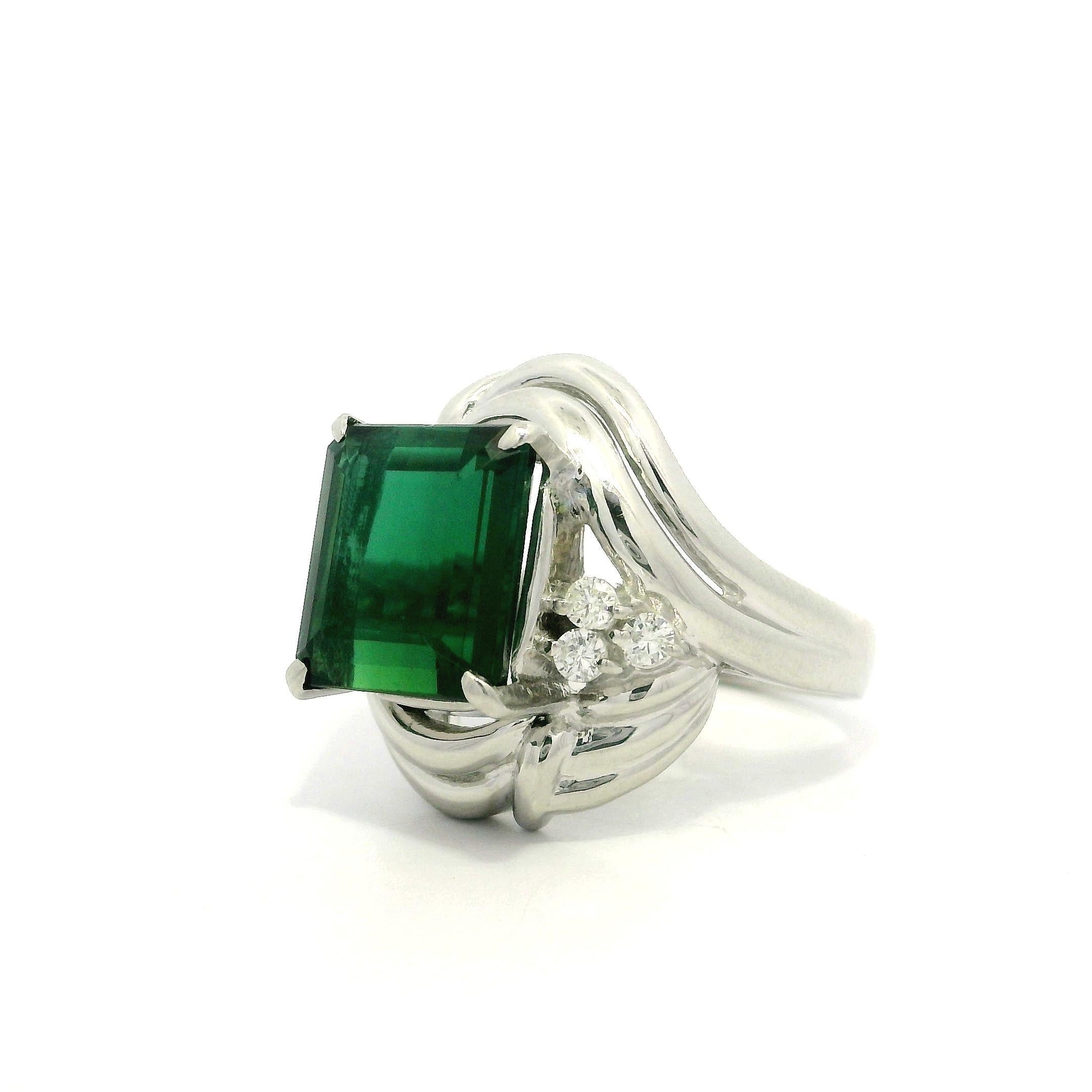 Platin 7,06ct Square Vivid Step Cut Grüner Turmalin Diamant Flared Heavy Ring im Angebot 6