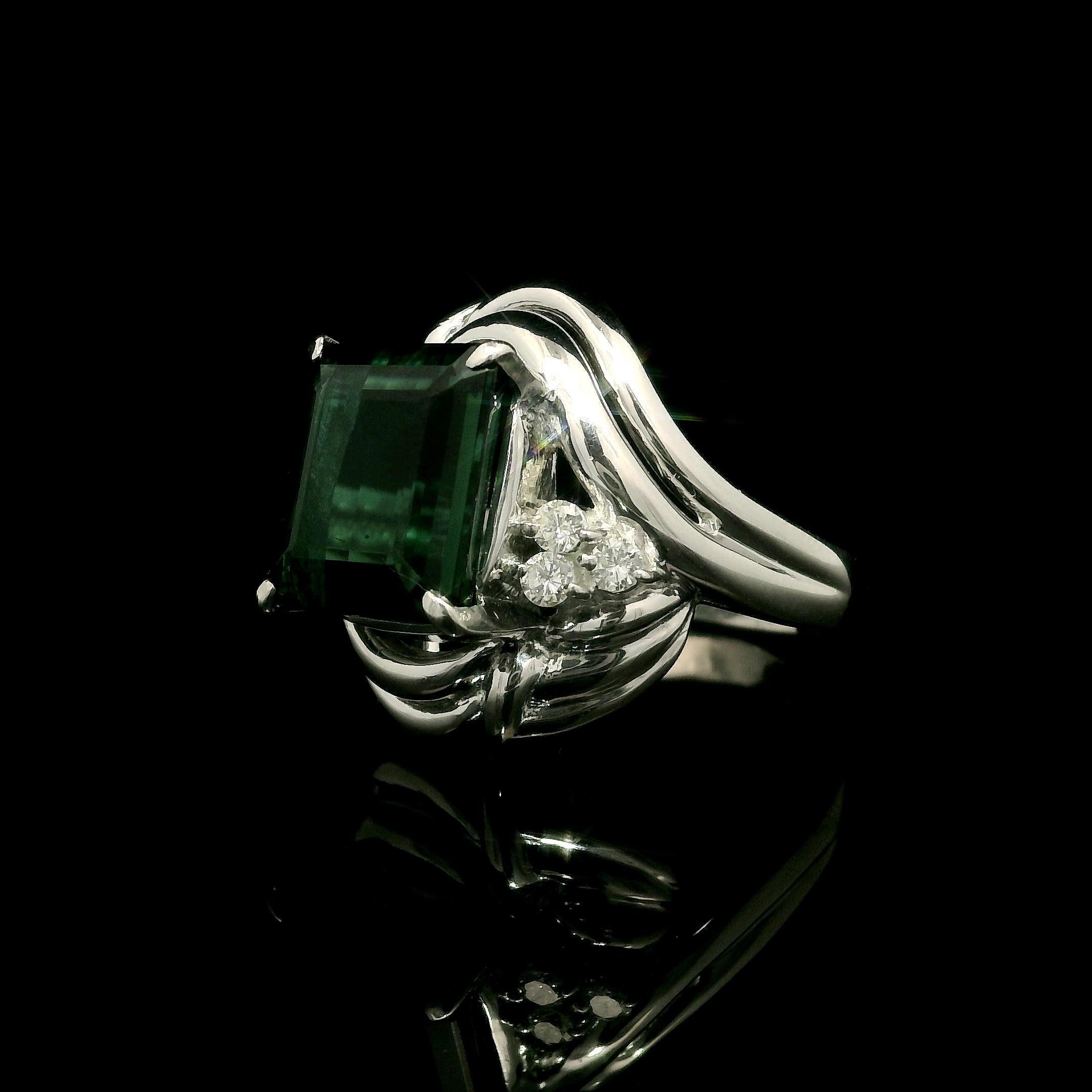 Platin 7,06ct Square Vivid Step Cut Grüner Turmalin Diamant Flared Heavy Ring (Carréeschliff) im Angebot