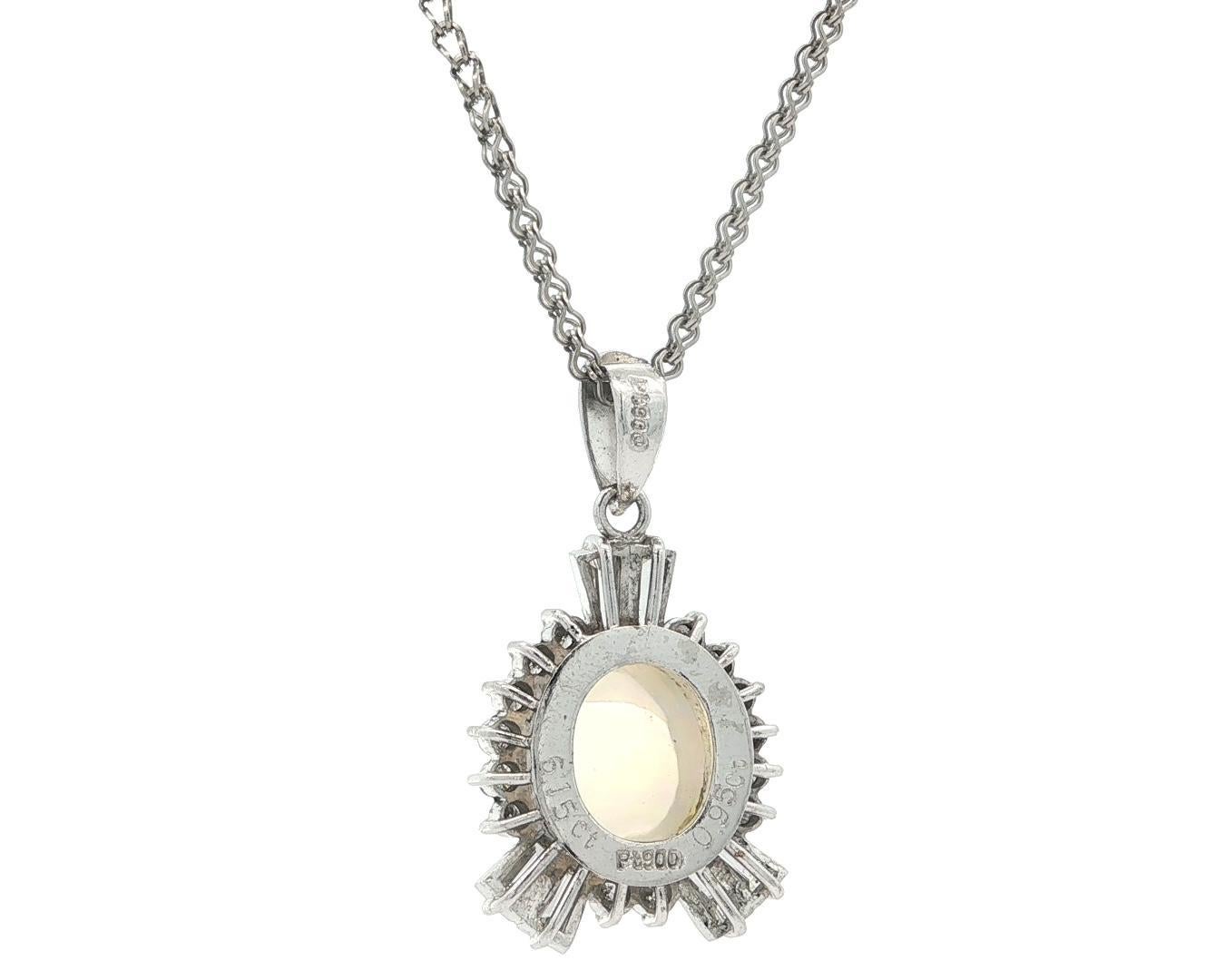 Platin 7,10ctw Oval Bunte Jelly Opal Einzigartige Diamant Grenze Anhänger Halskette im Angebot 6