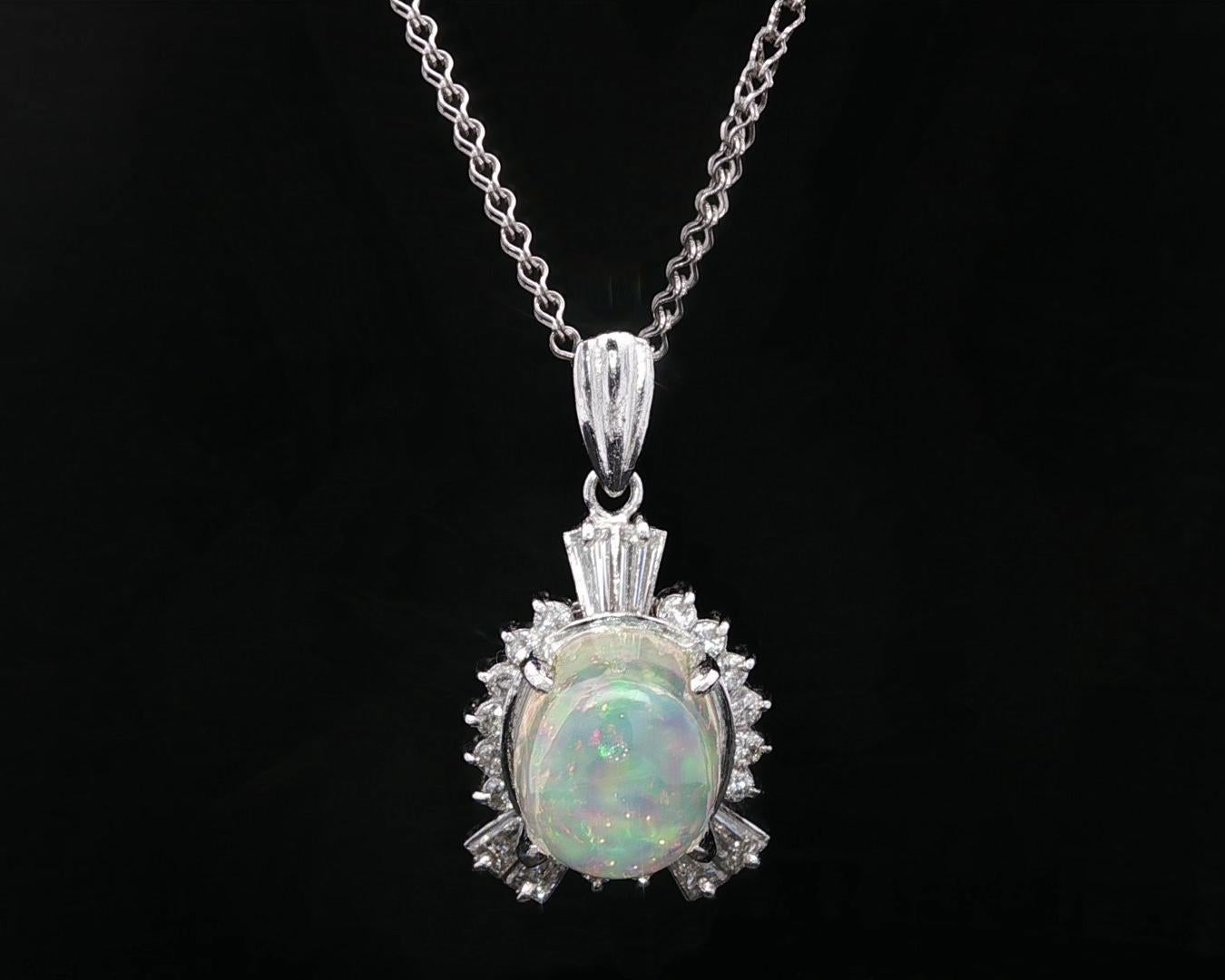 Platin 7,10ctw Oval Bunte Jelly Opal Einzigartige Diamant Grenze Anhänger Halskette Damen im Angebot