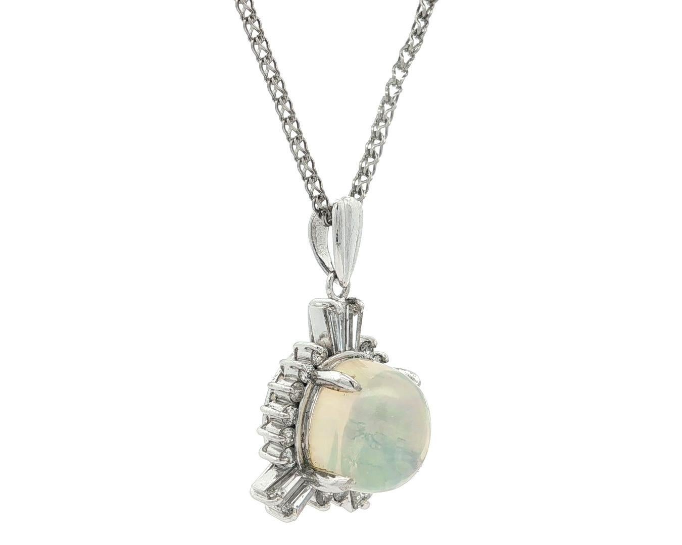 Platin 7,10ctw Oval Bunte Jelly Opal Einzigartige Diamant Grenze Anhänger Halskette im Angebot 3