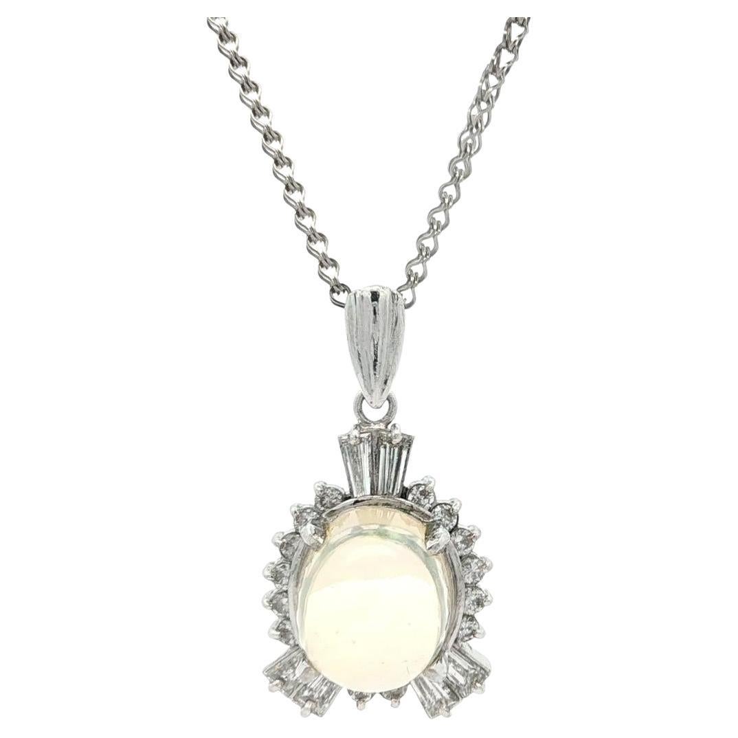 Platin 7,10ctw Oval Bunte Jelly Opal Einzigartige Diamant Grenze Anhänger Halskette im Angebot