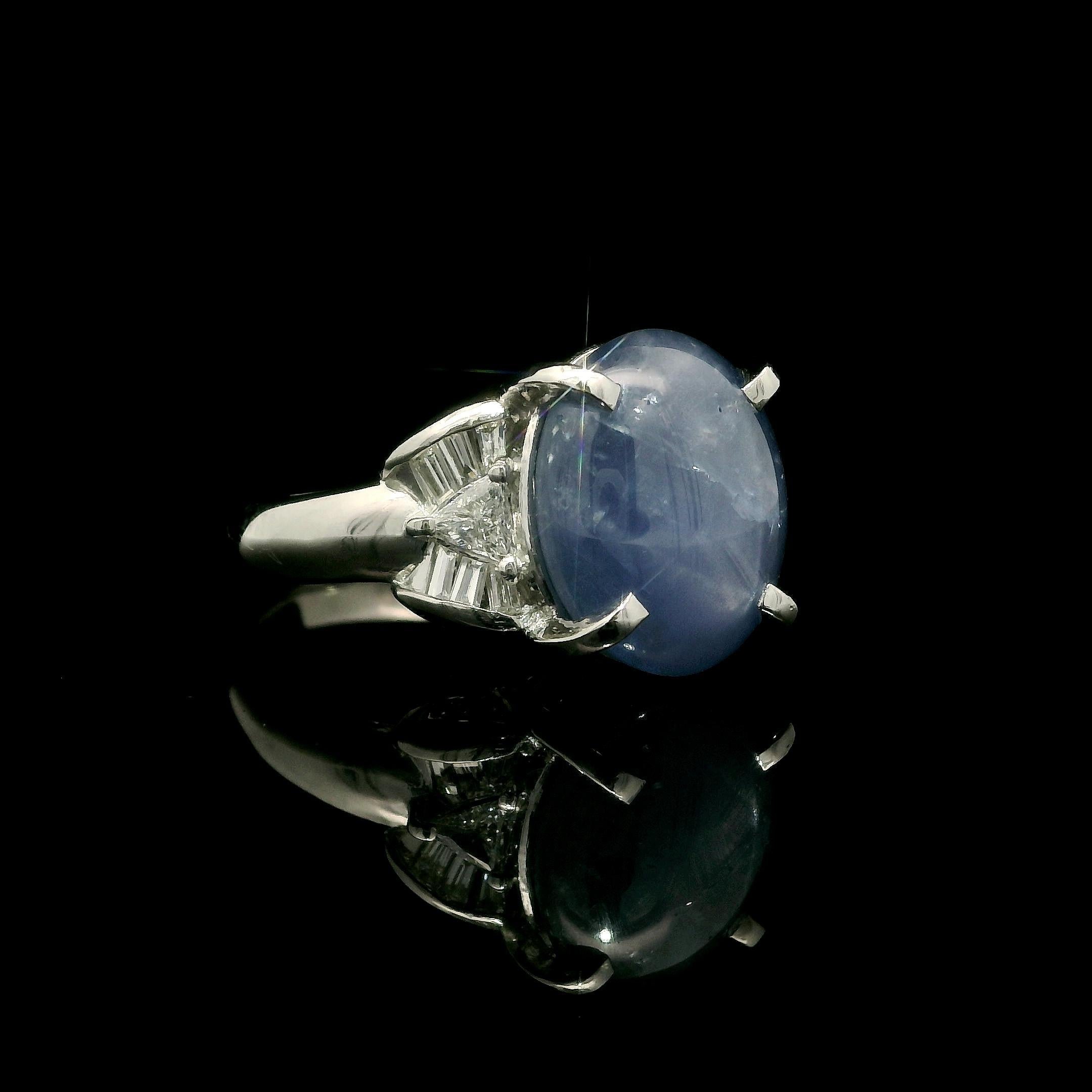 --Pietre: --
(1) Zaffiro a stella naturale autentico - taglio cabochon ovale - incastonato - bella stella - colore blu - 6,80ct (esatto)
Diamanti naturali autentici - 2 trilioni e numerosi tagli a baguette - incastonati - colore bianco brillante -