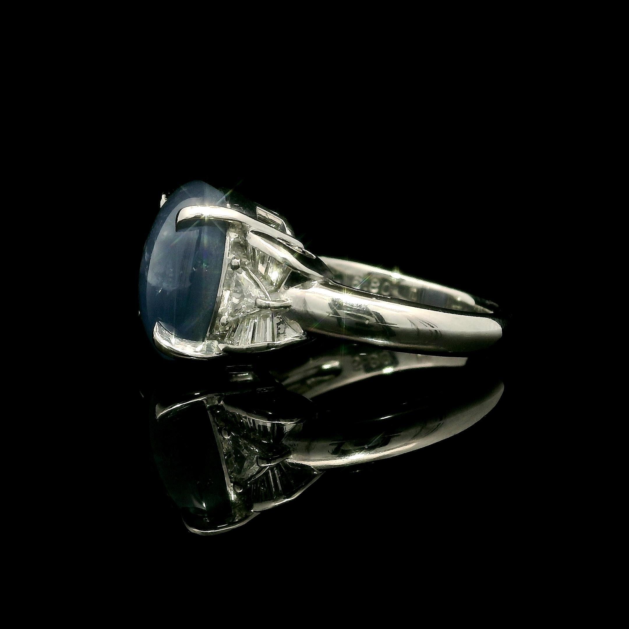 Cabochon Anello in platino con zaffiro blu a stella cabochon e trilioni di diamanti a baguette da 7,16 carati in vendita
