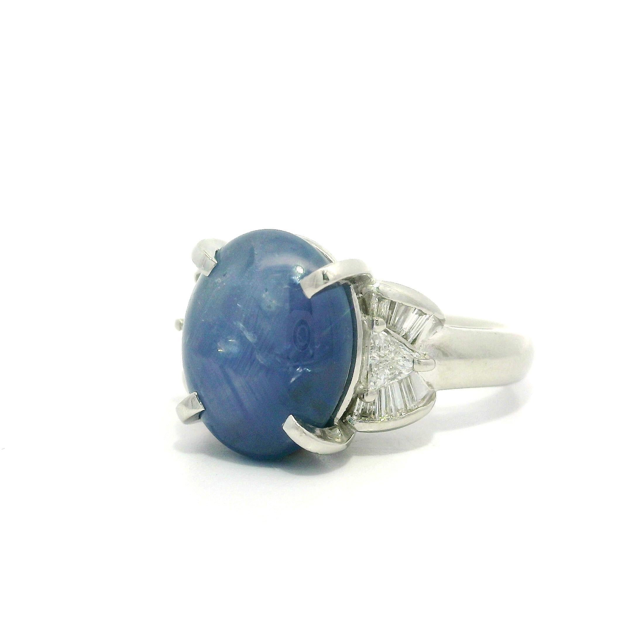 Anello in platino con zaffiro blu a stella cabochon e trilioni di diamanti a baguette da 7,16 carati in vendita 4