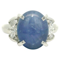 Anello in platino con zaffiro blu a stella cabochon e trilioni di diamanti a baguette da 7,16 carati