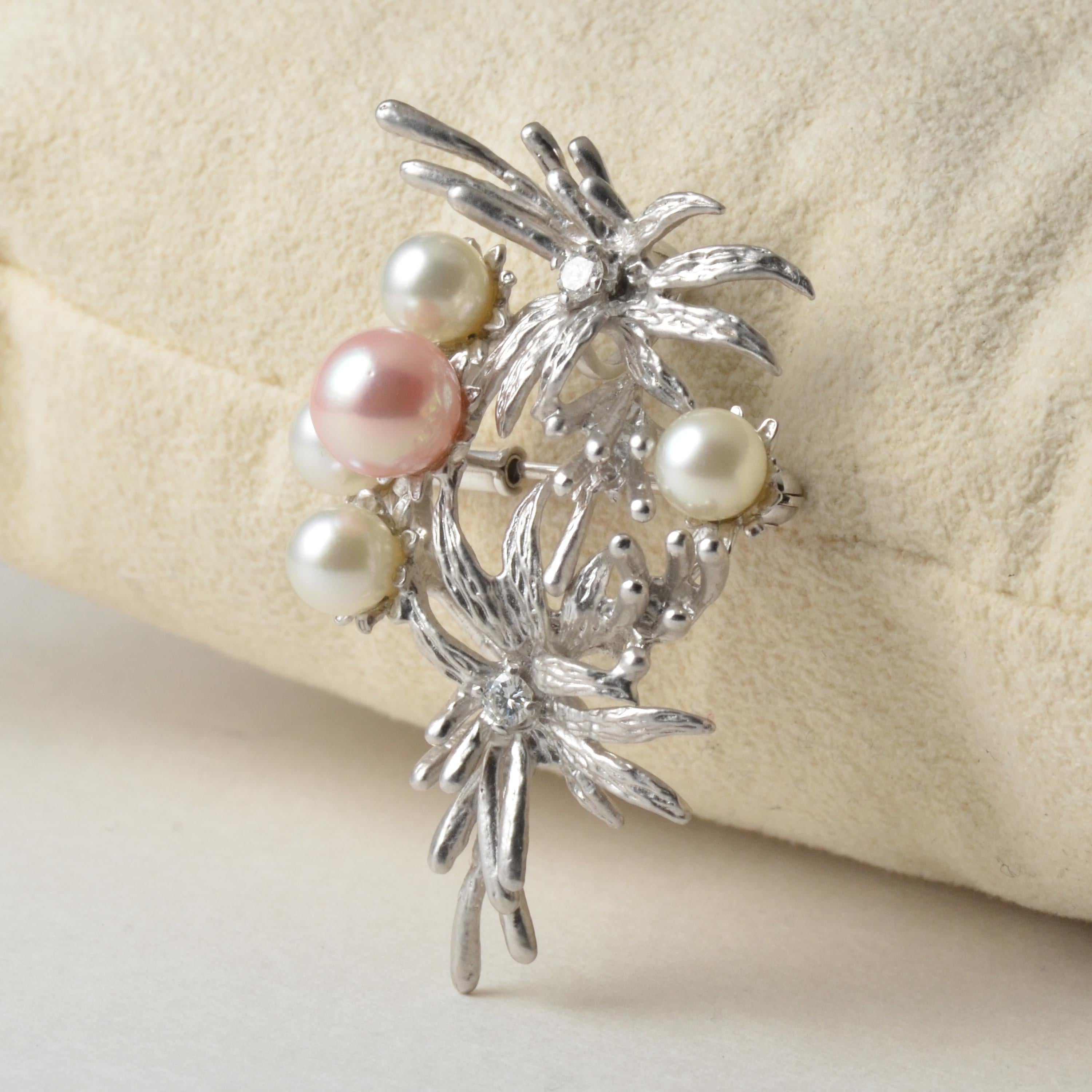 Platinum Pink Coral Core Pearl and Akoya Pearl Brooch with Diamonds In Excellent Condition For Sale In Tokyo, JP