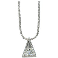 Ciondolo a triangolo con diamante tondo brillante in platino da .75ct di Rock N Gold Creations