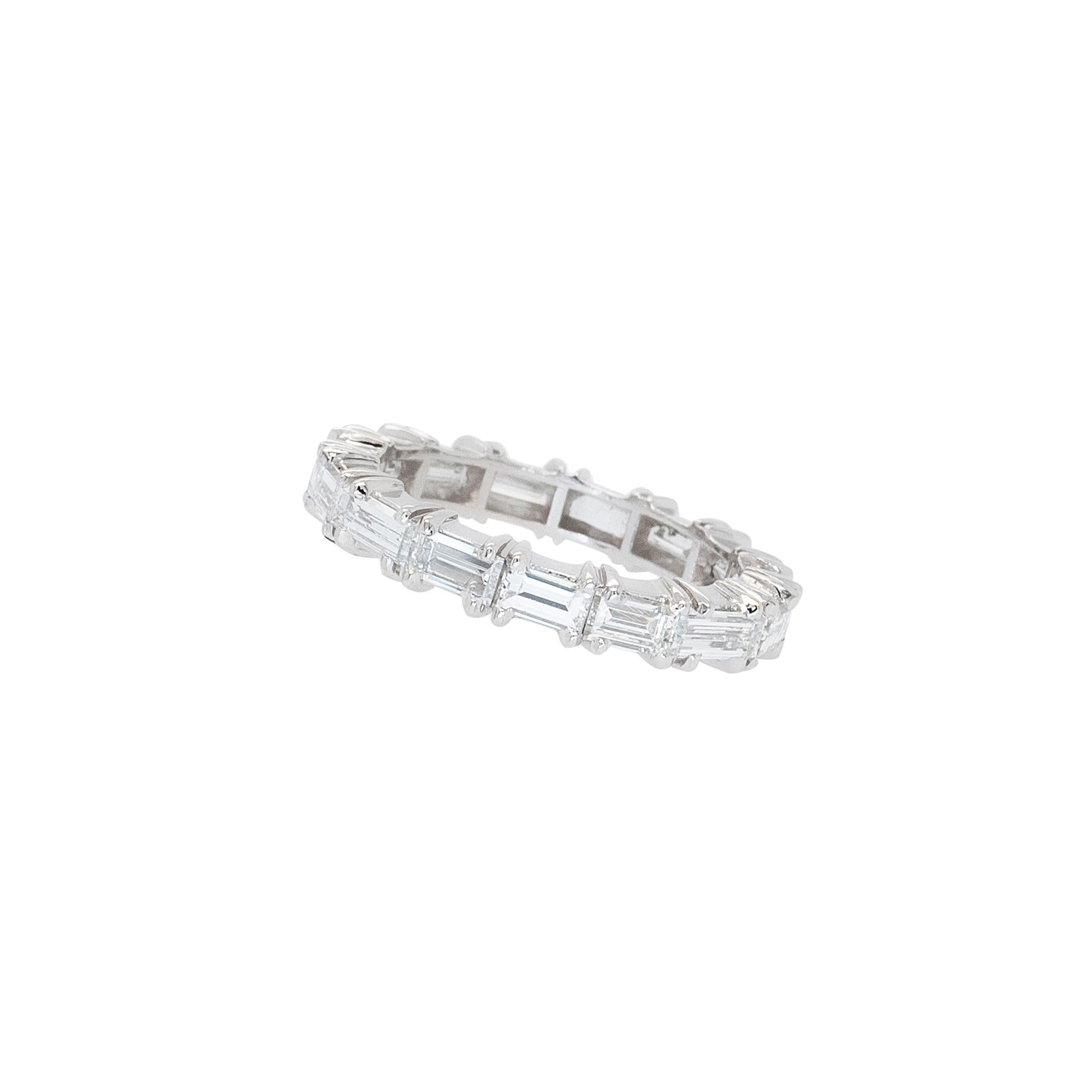 Diamond Details:
7.5ctw Straight Baguette Cut
G/H Color VS Clarity
15 Stones
Ring Material: Platinum
Ring Size: 6 (can be sized)
Total Weight: 4.1g (2.7dwt)
This item comes with a presentation box!
SKU: R6300

Radiating a timeless elegance, this