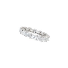 Platin 7,5 Karat gerader Baguetteschliff natürlicher Diamant Eternity-Ring
