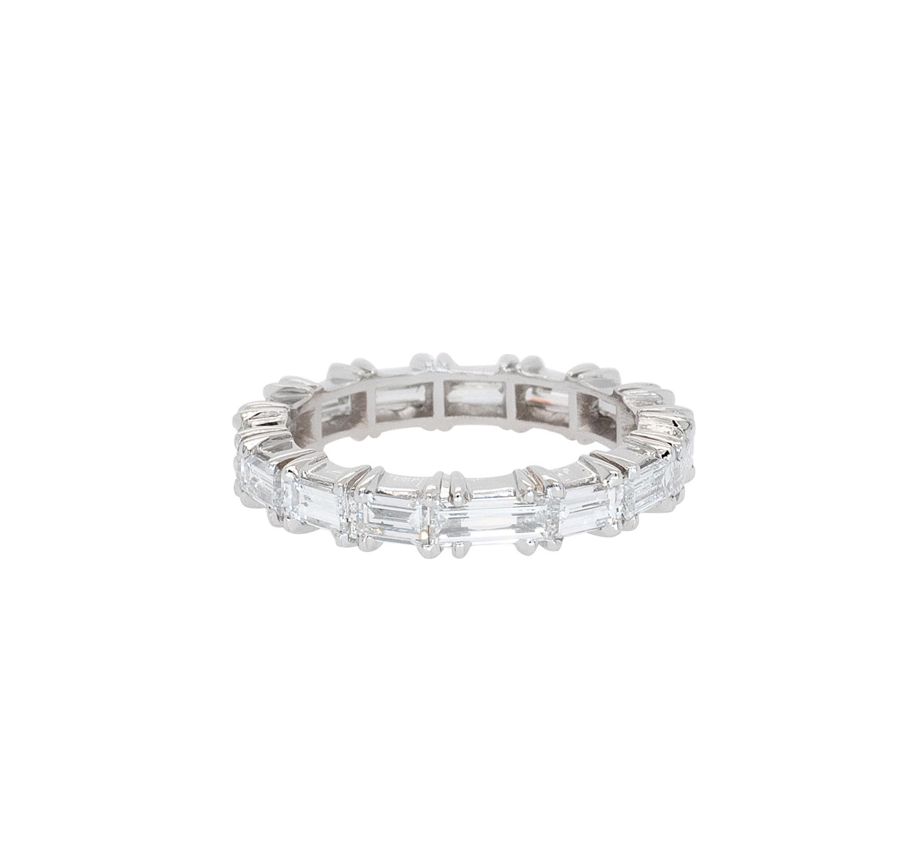 Fascia per l'eternità in platino con diamanti naturali taglio baguette da 7,5 ct. in vendita 3