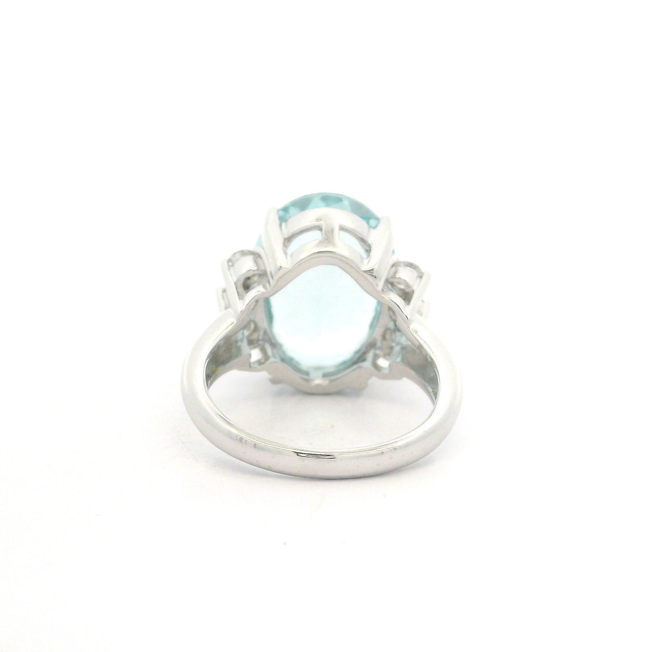 Platinum 7.65ctw Large Oval Aquamarine w/ Diamond Sides Statement Cocktail Ring For Sale 5