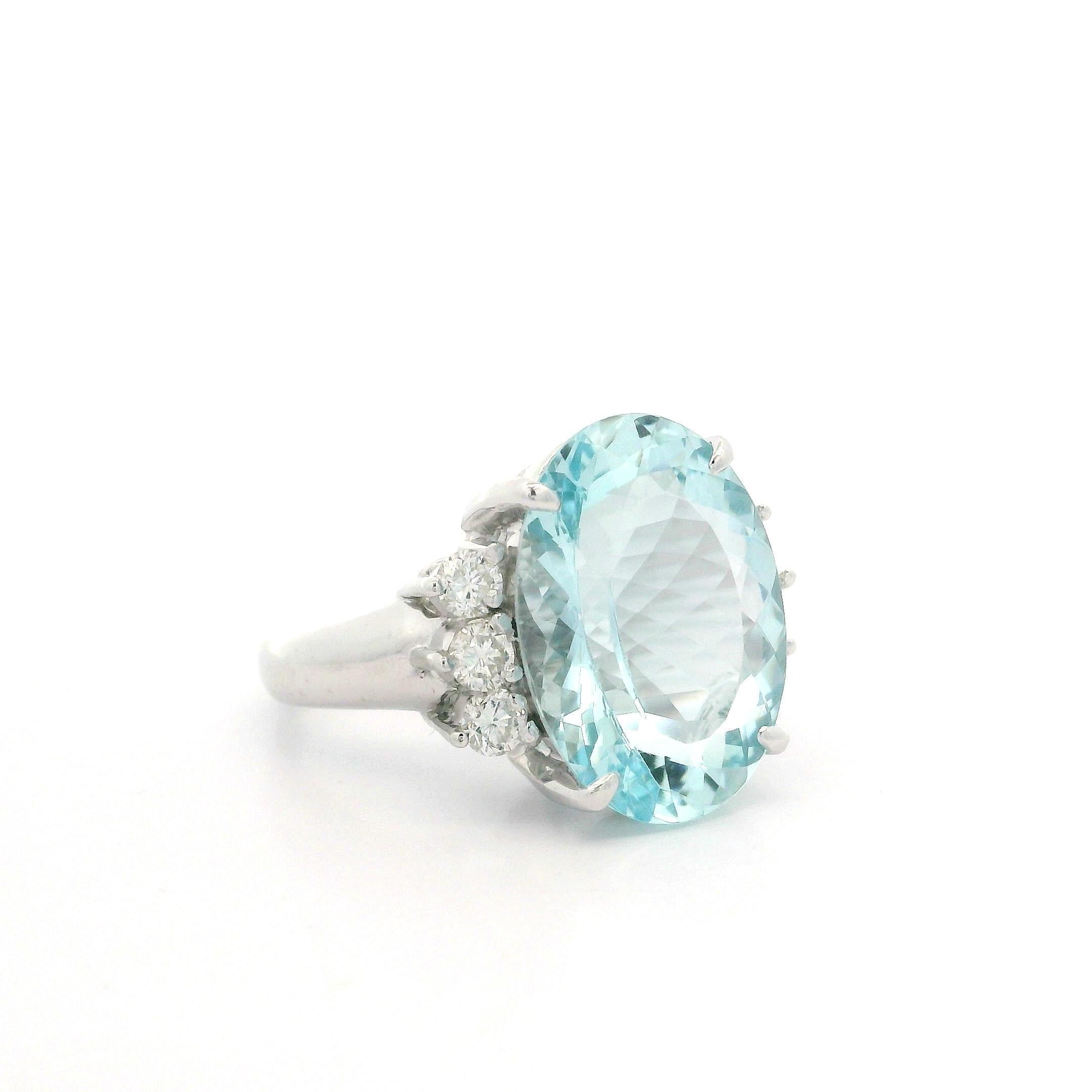 Platinum 7.65ctw Large Oval Aquamarine w/ Diamond Sides Statement Cocktail Ring For Sale 7