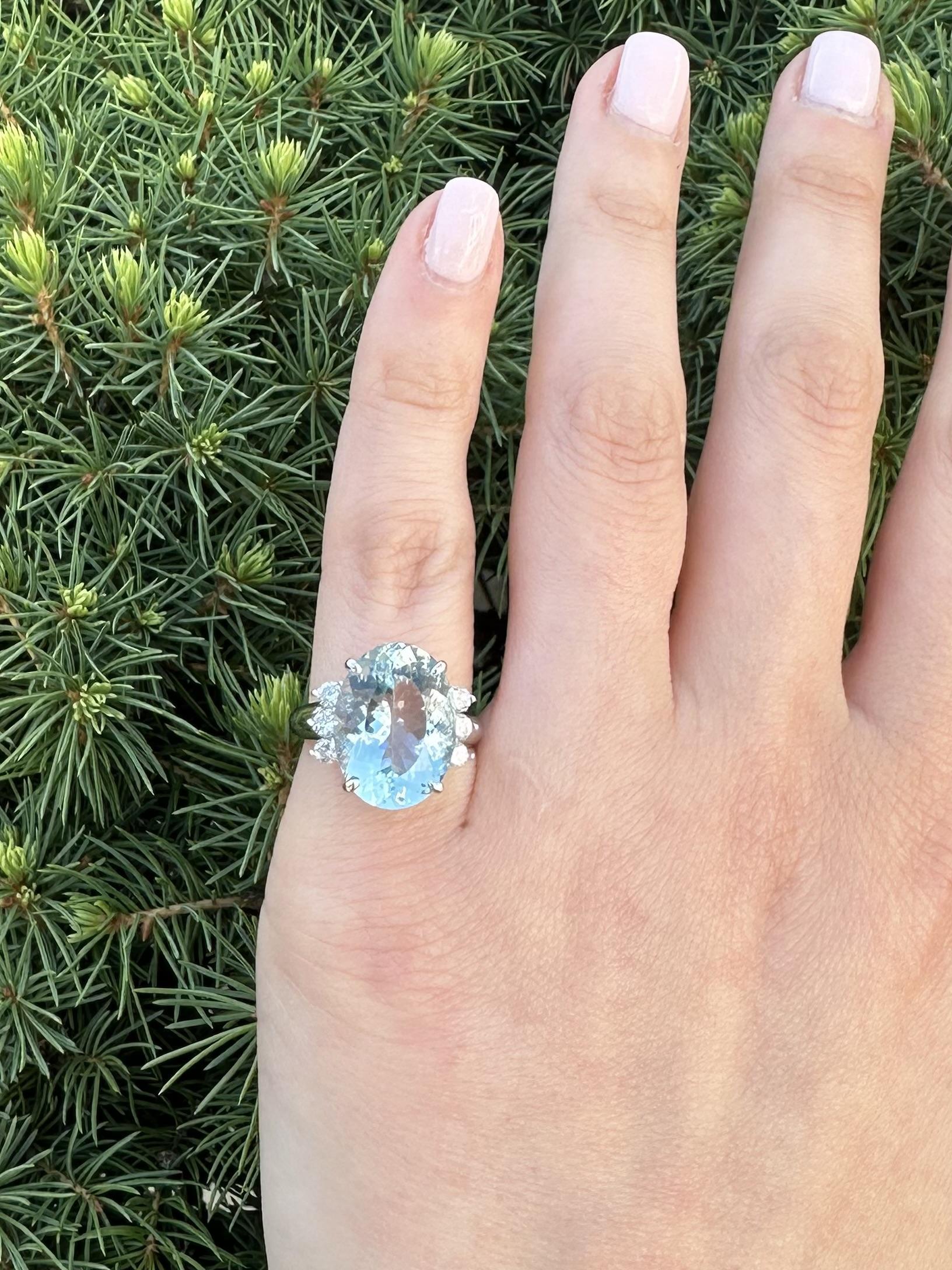 Platinum 7.65ctw Large Oval Aquamarine w/ Diamond Sides Statement Cocktail Ring For Sale 8