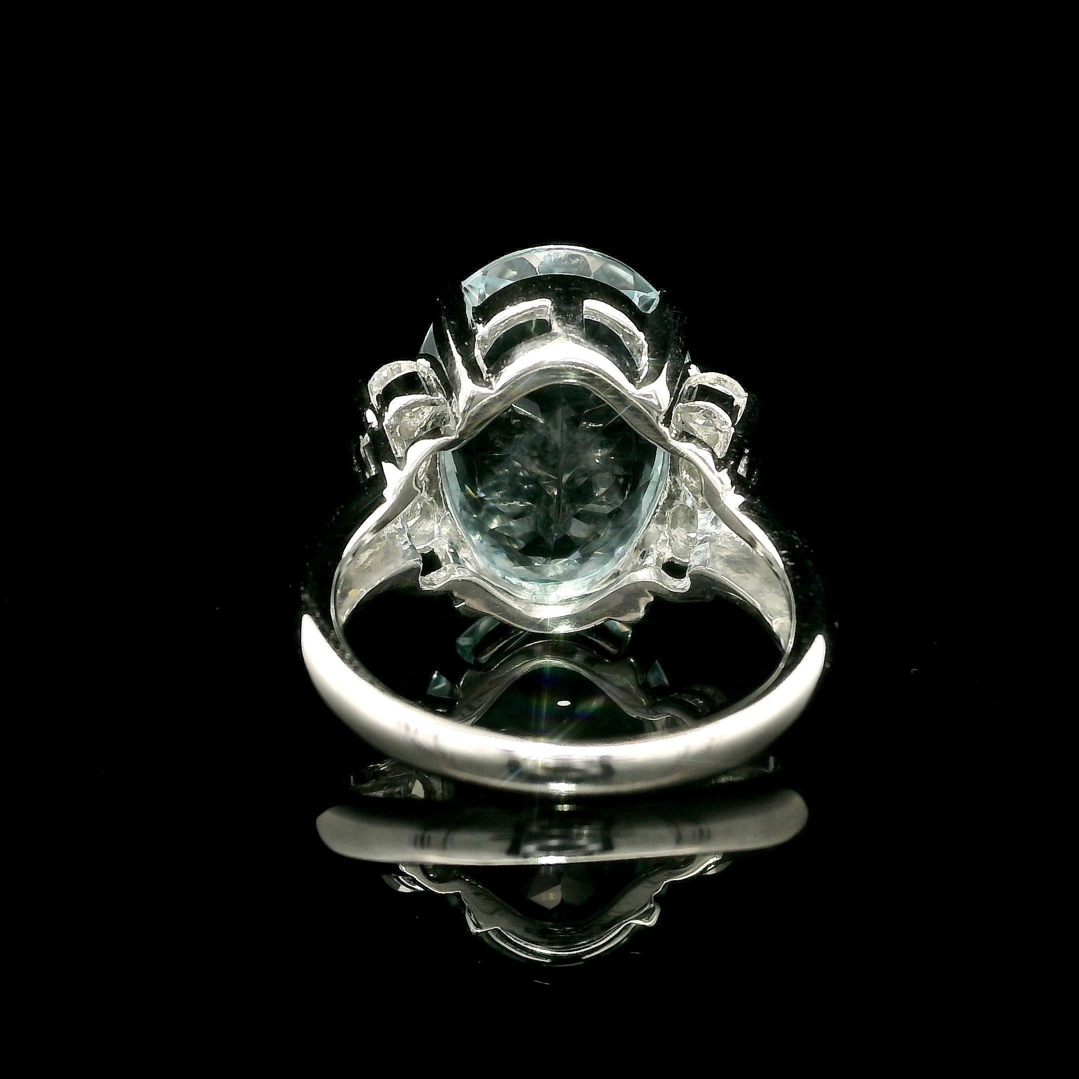 Women's Platinum 7.65ctw Large Oval Aquamarine w/ Diamond Sides Statement Cocktail Ring For Sale
