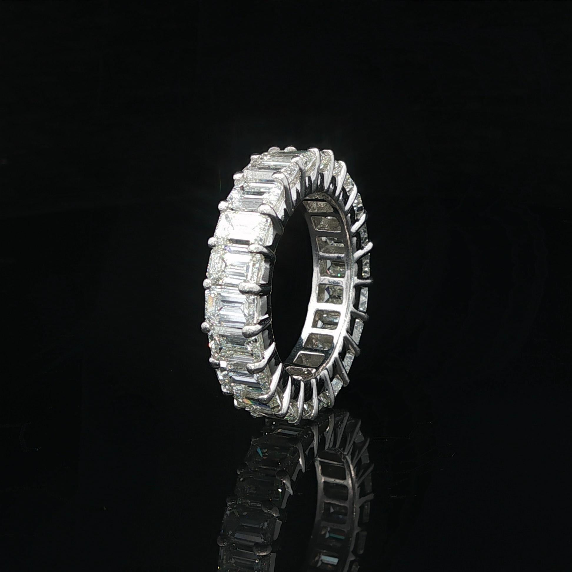 Platin 7ctw VS Smaragdschliff Diamant große Ewigkeit Band Ring Größe 6 im Angebot 1