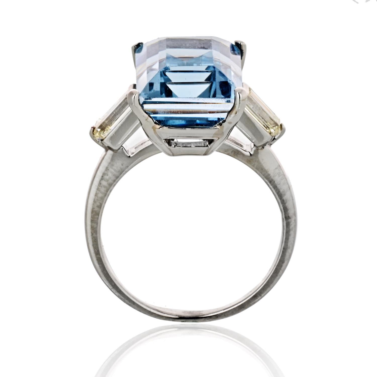 Platin 8 Karat Aquamarin und Diamant Ring (Smaragdschliff)
