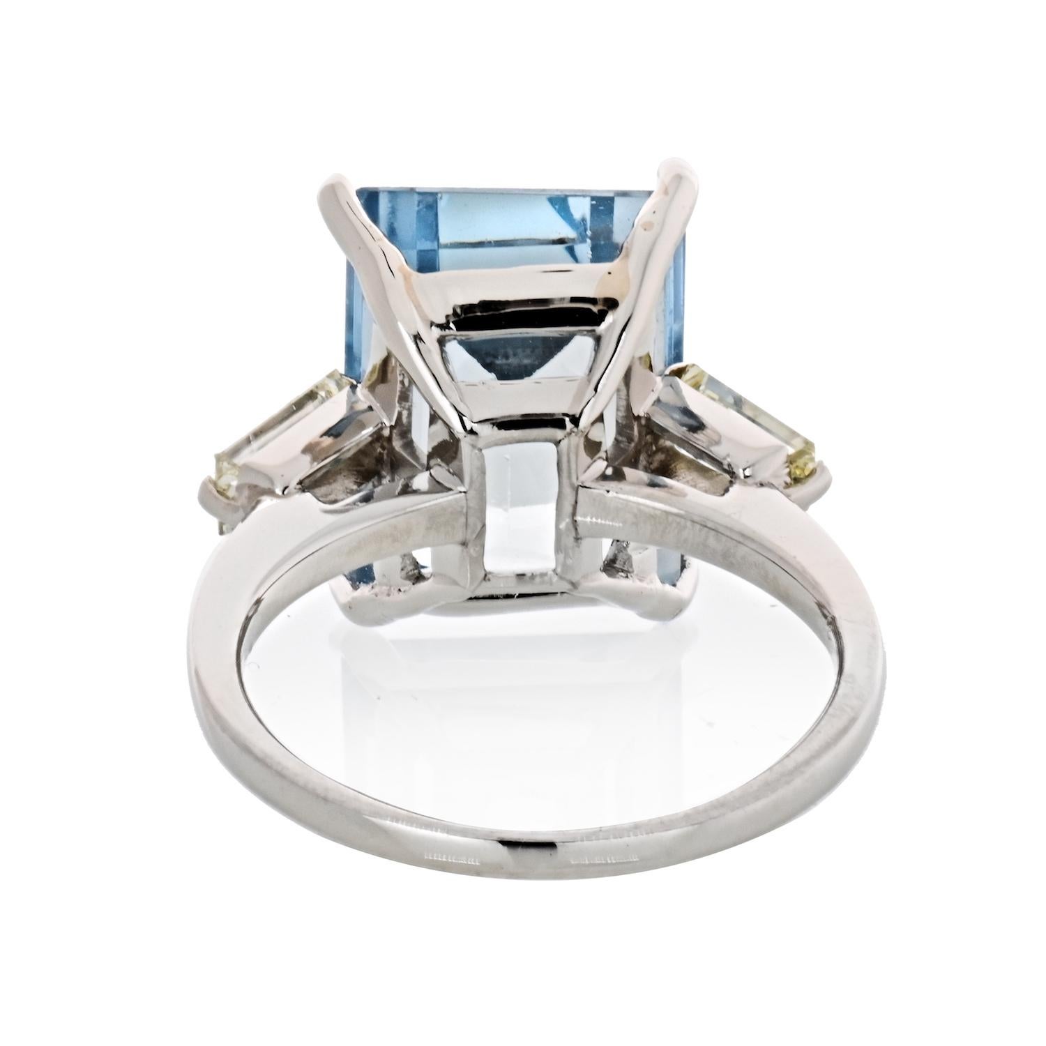 Platin 8 Karat Aquamarin und Diamant Ring im Zustand „Hervorragend“ in New York, NY