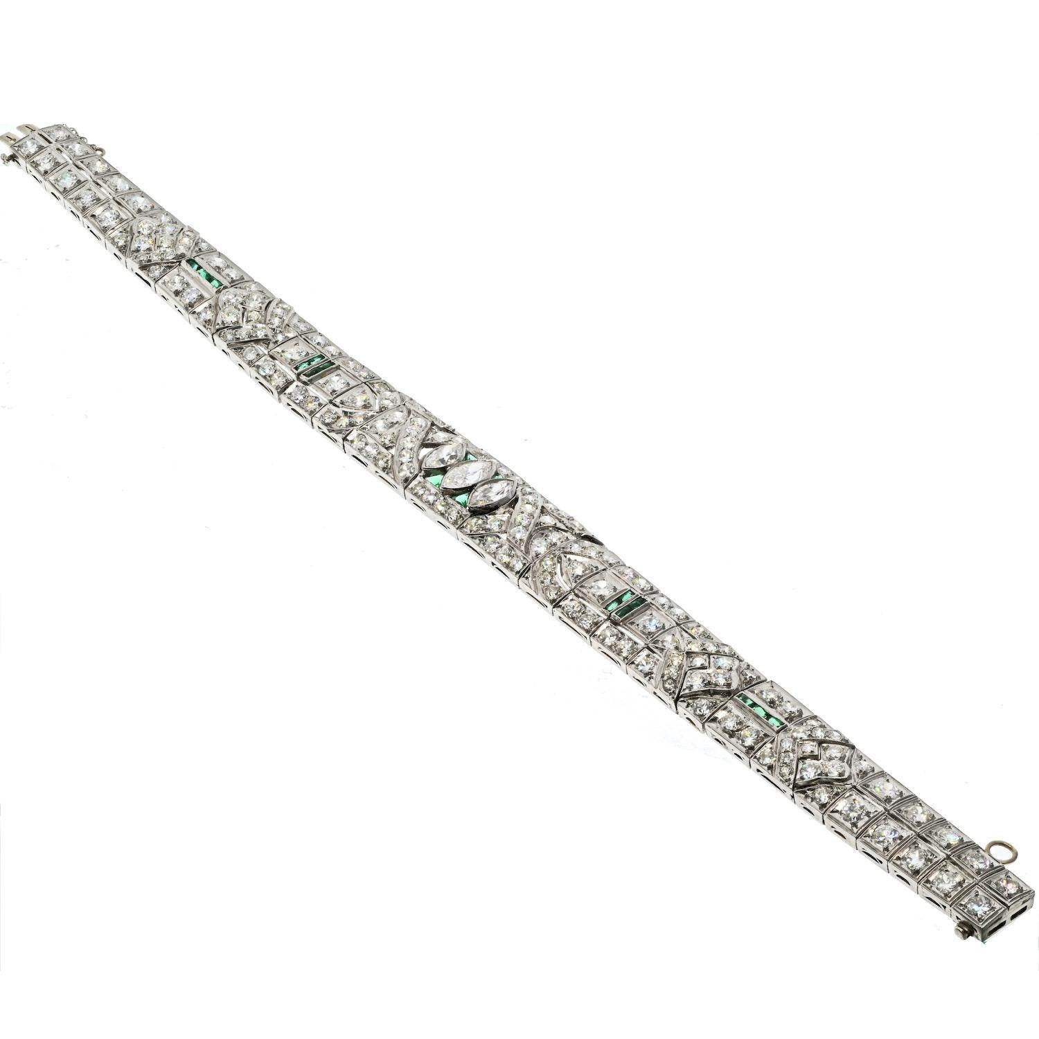 Platinum 8.50cttw Art Deco Diamond And Green Emerald Bracelet In Excellent Condition For Sale In New York, NY
