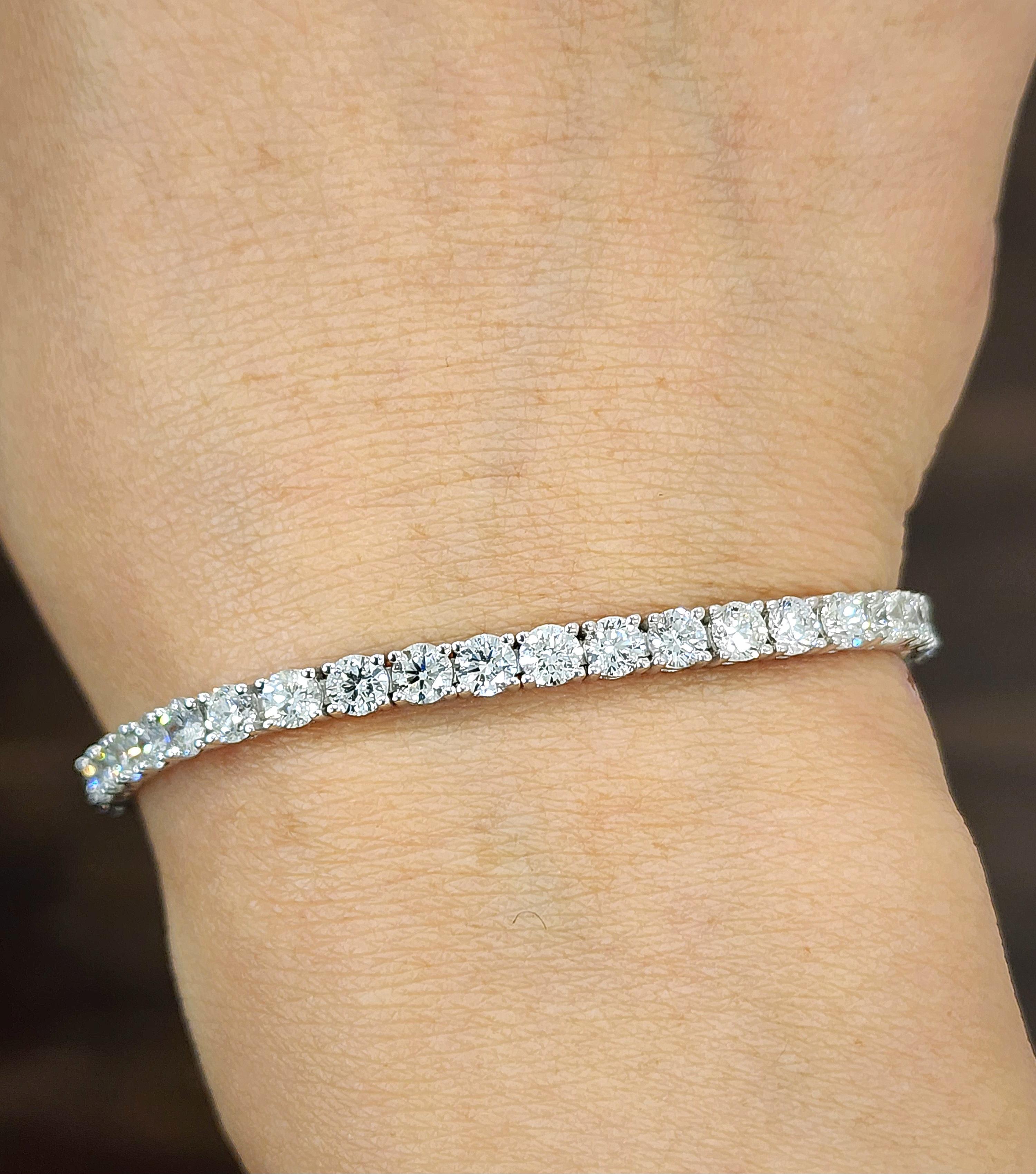 Moderno Bracciale tennis in platino con diamanti da 8.55 carati in vendita