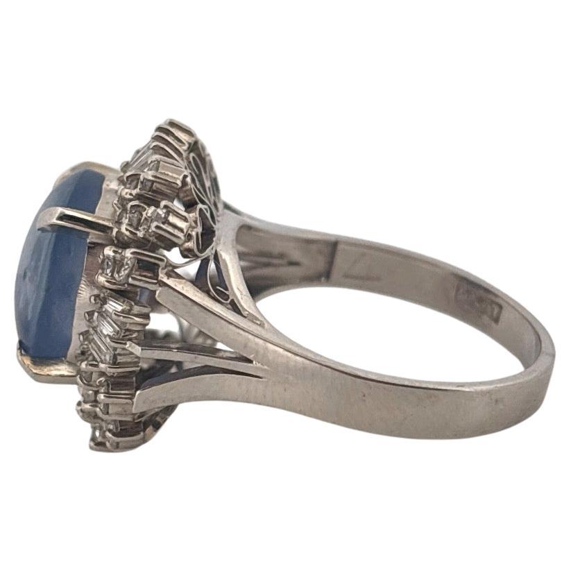 Art déco Bague en platine 9 carats saphir bleu étoilé 0,79 carat diamant rond et baguette en vente