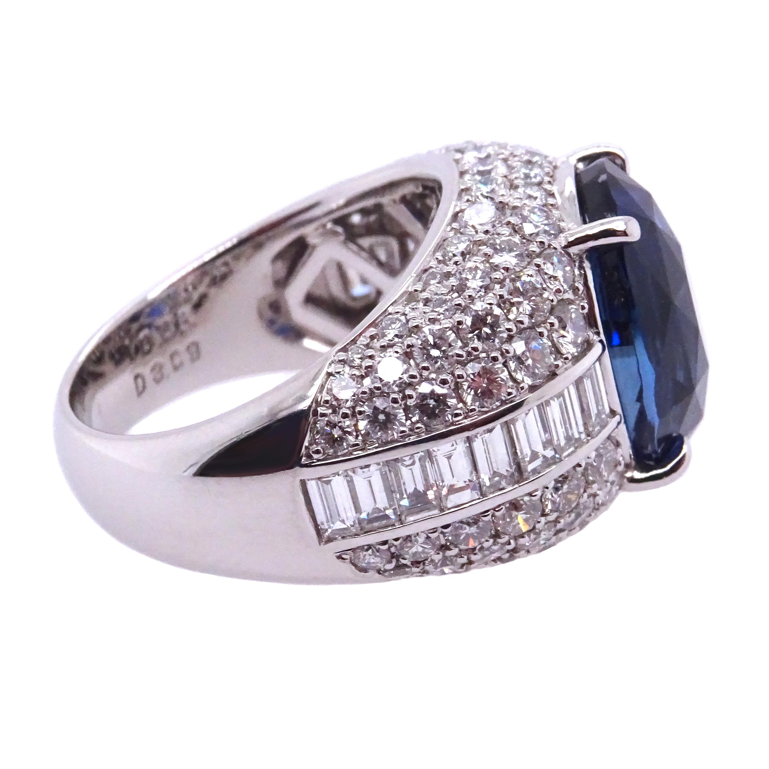 Platinum 900 Ring with Round and Baguette Diamonds and Royal Blue Sapphire In New Condition For Sale In ประเวศ, TH