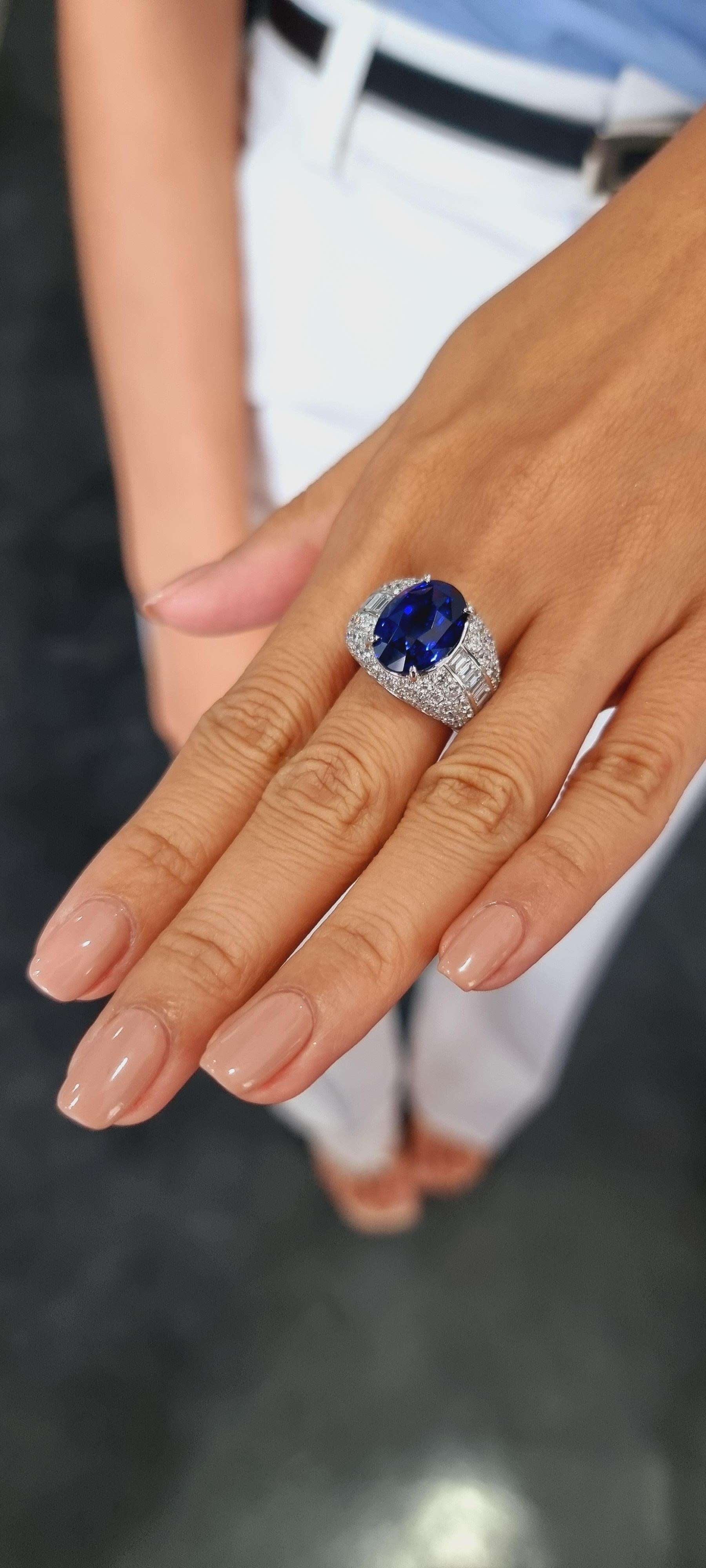 Platinum 900 Ring with Round and Baguette Diamonds and Royal Blue Sapphire For Sale 1