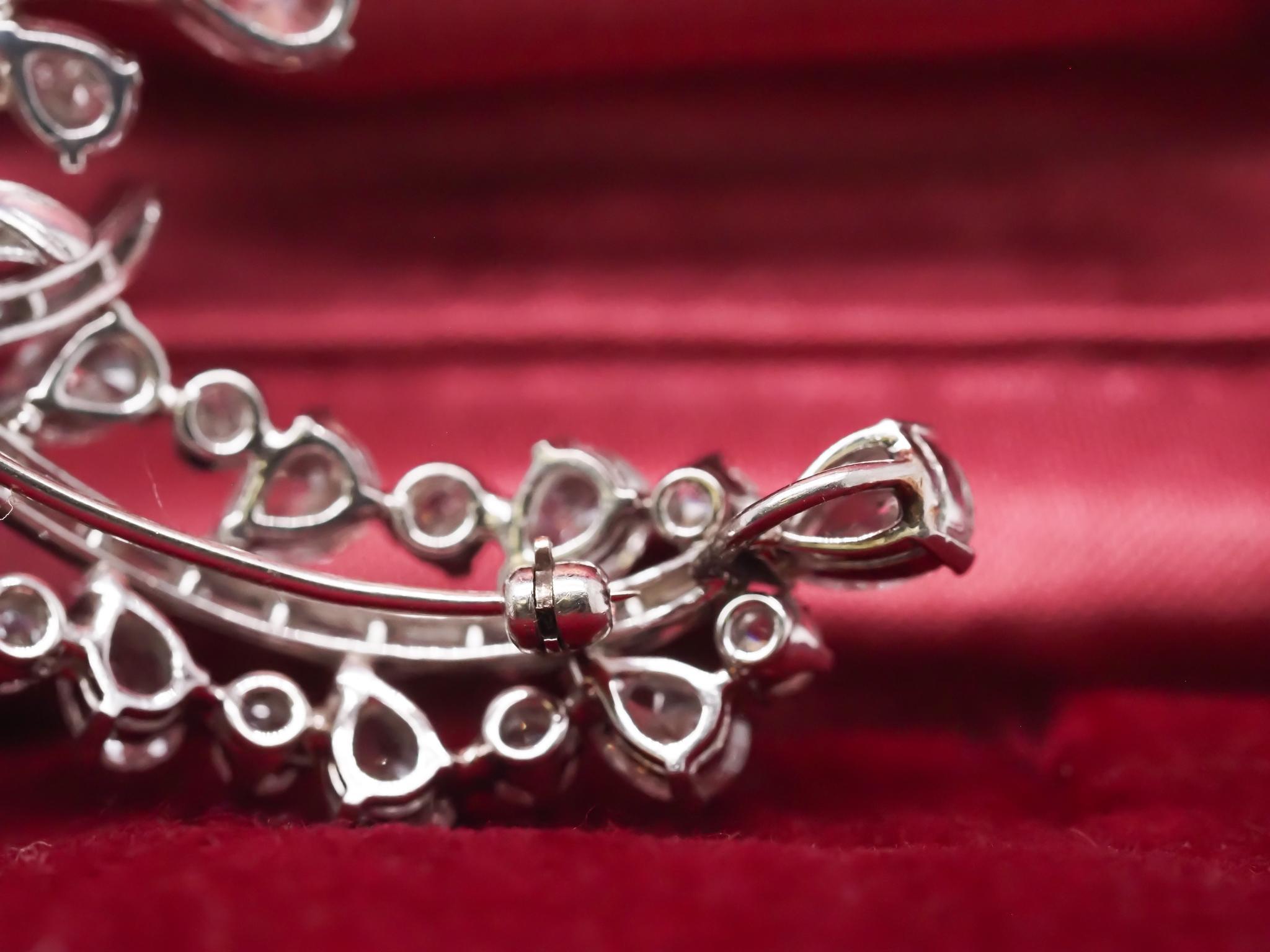 De las mujeres Broche de platino con spray de diamantes de 9,25 quilates con pera, redondo y baguette en venta