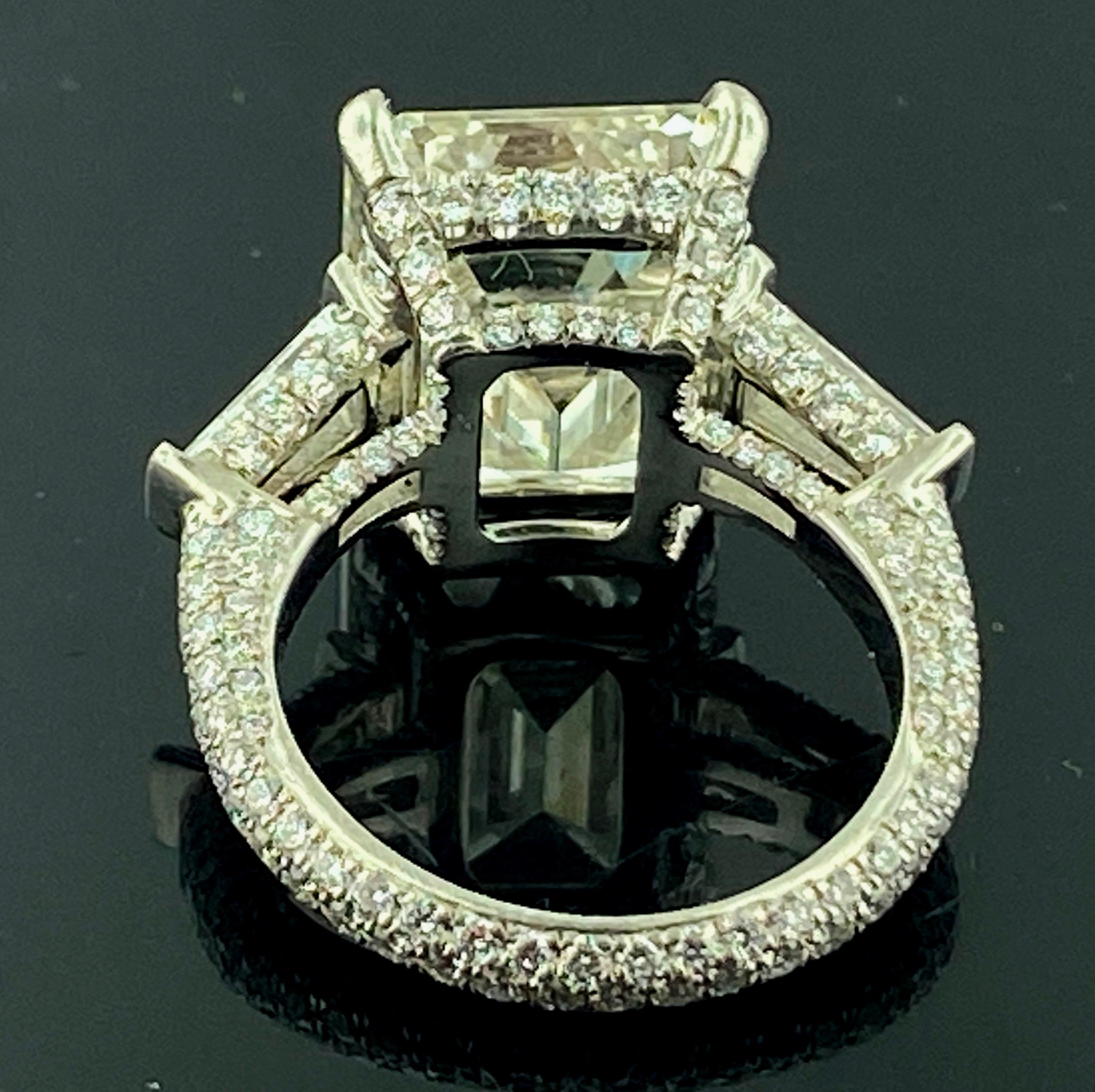 Platin Ring mit 9,25 Karat Diamanten im Smaragdschliff im Zustand „Hervorragend“ im Angebot in Palm Desert, CA