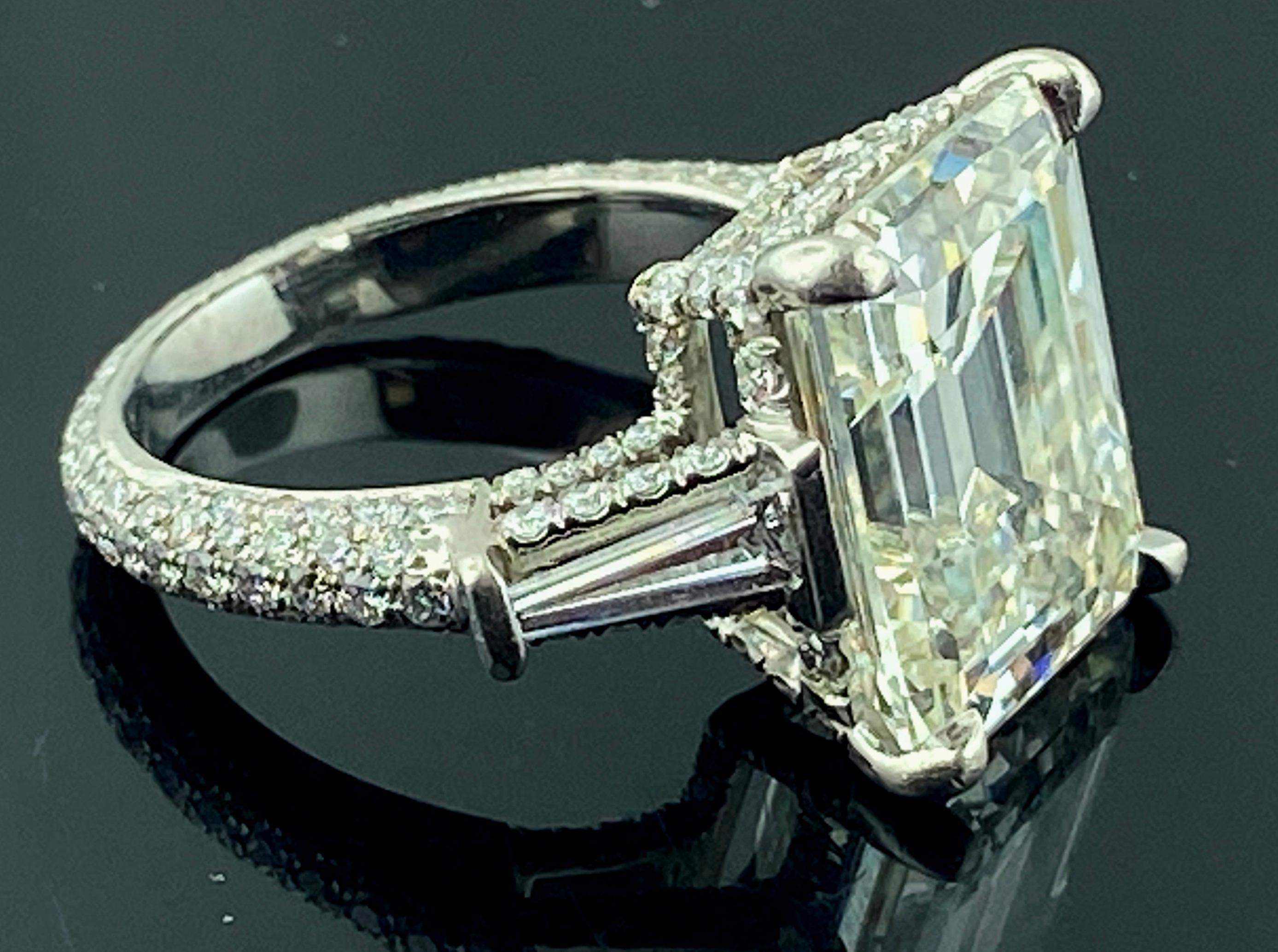 Women's or Men's Platinum 9.25 Carat Emerald Cut Diamond Ring For Sale