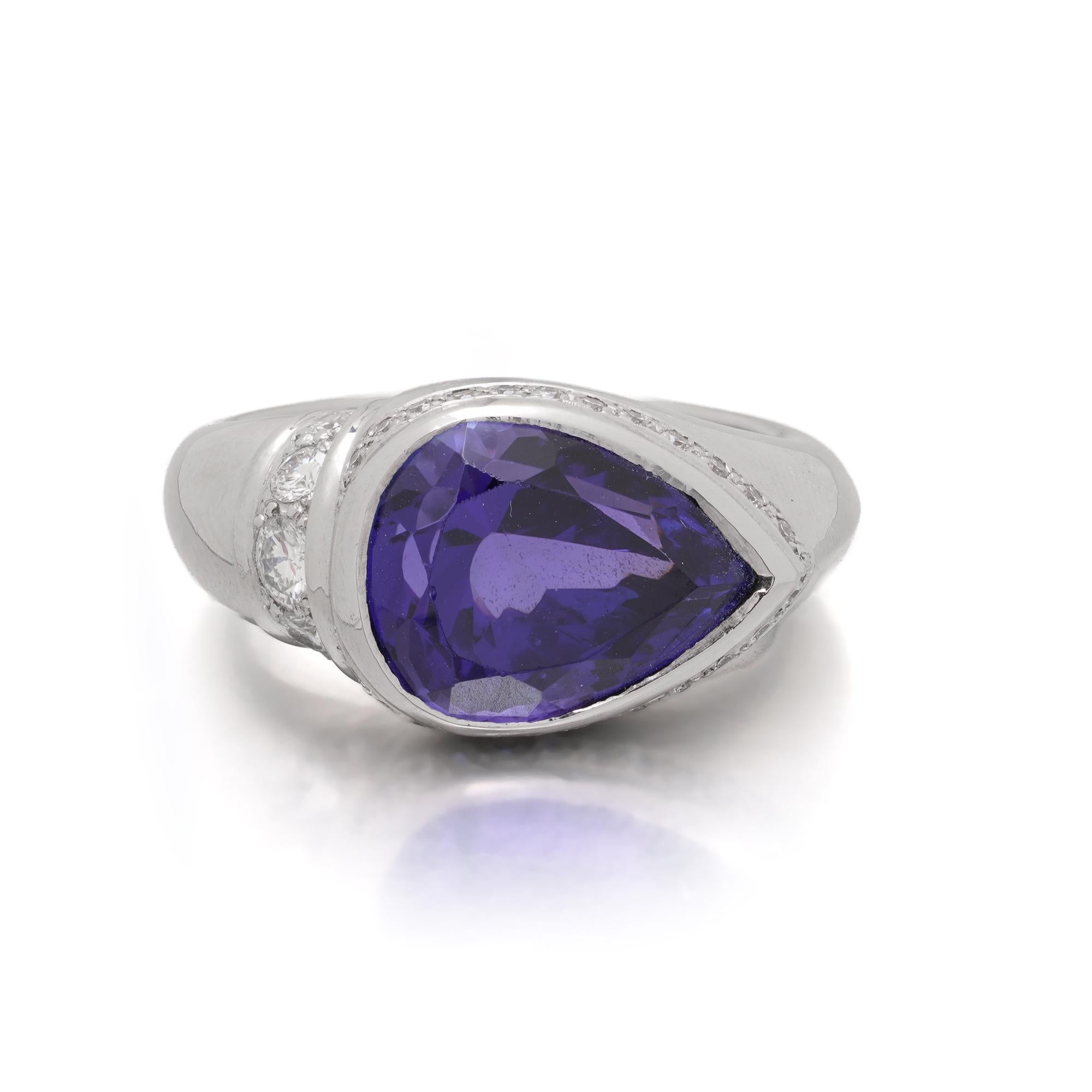 Taglio a goccia Anello in platino con tanzanite a pera e diamanti da 9,35 carati in vendita