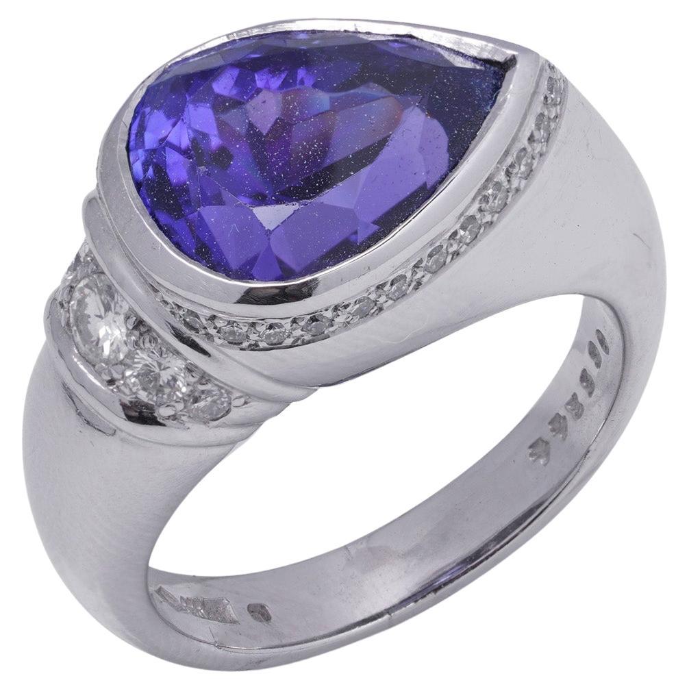Anello in platino con tanzanite a pera e diamanti da 9,35 carati in vendita