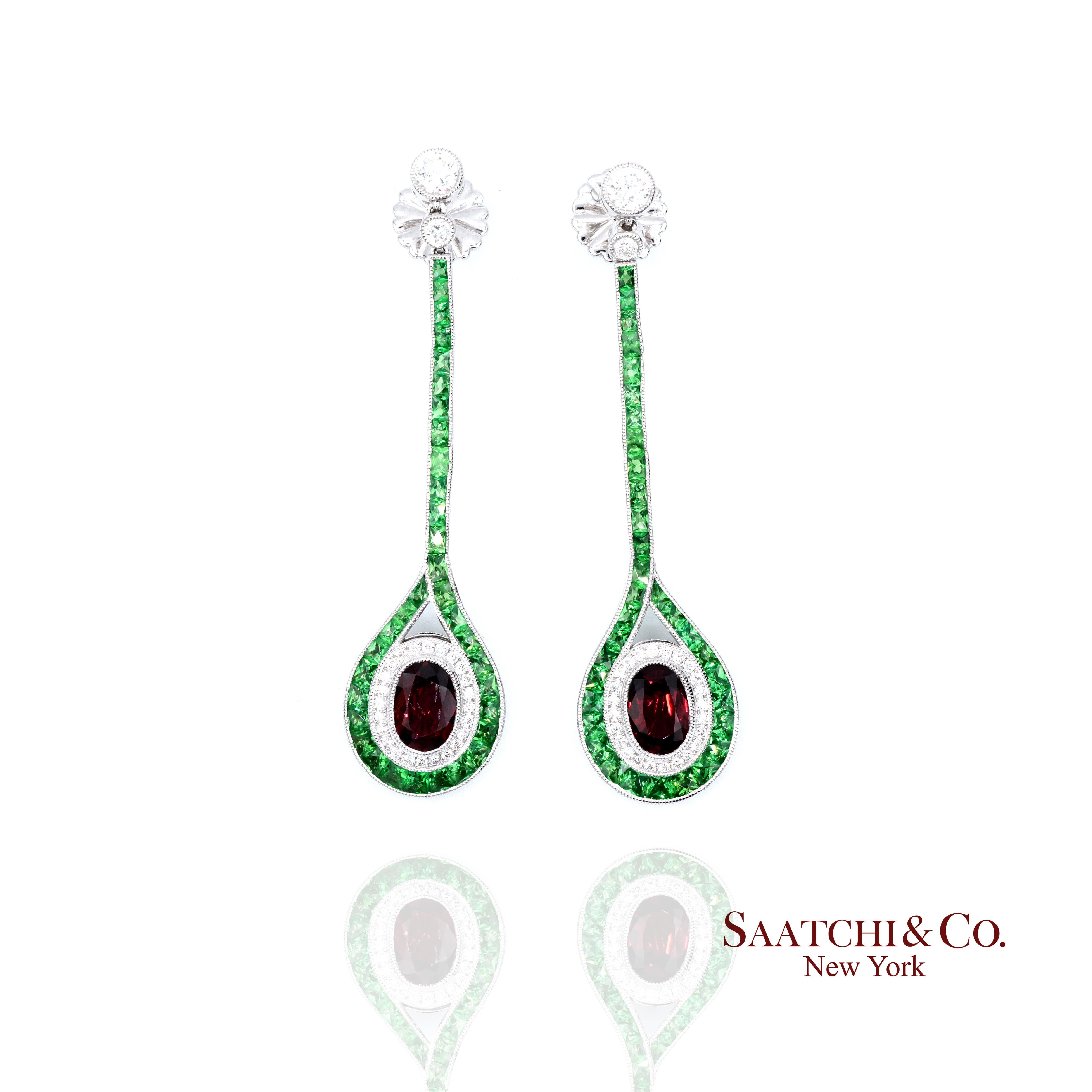 Boucle d'oreille pendante en platine 950, rubis naturel, émeraude et diamant en vente 4