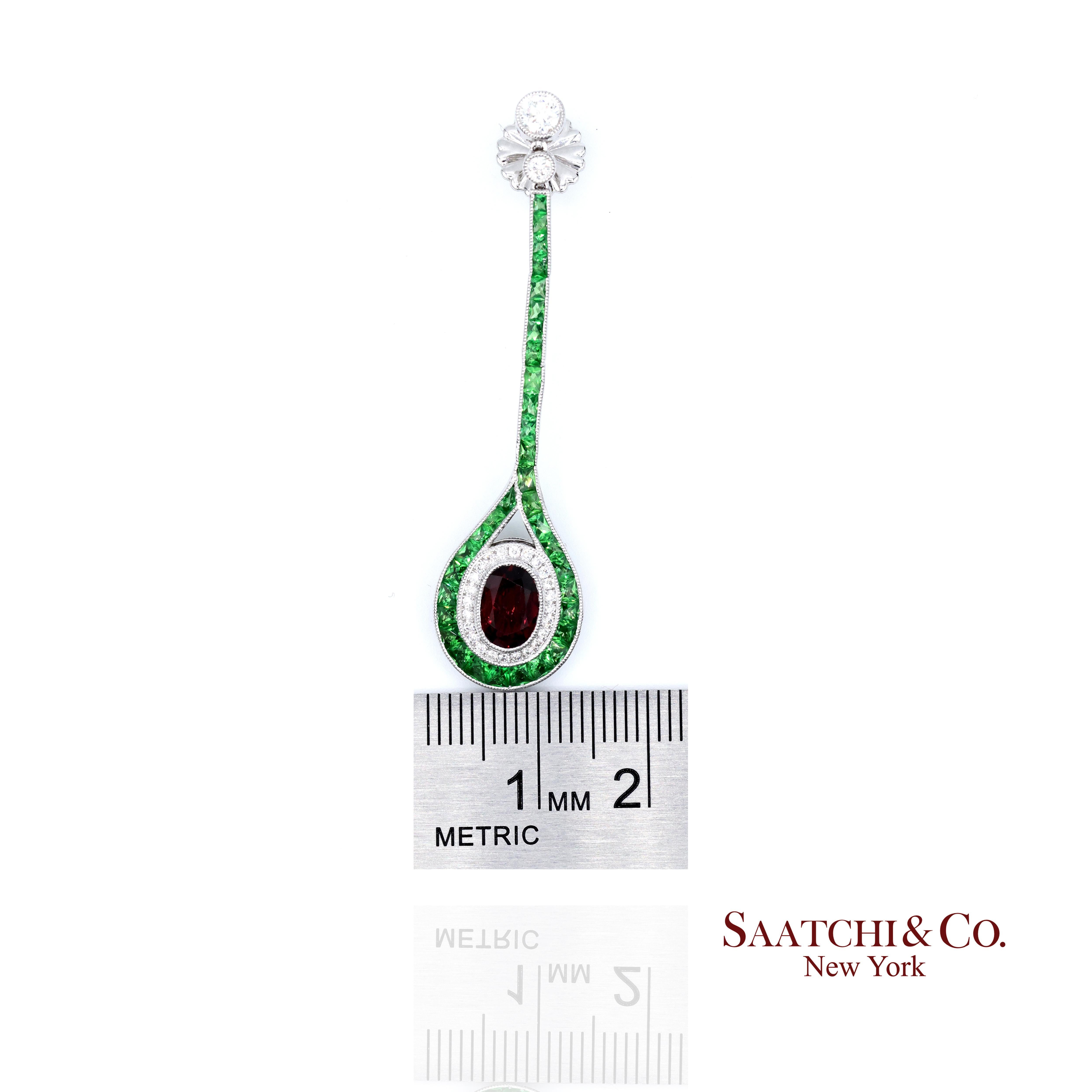 Boucle d'oreille pendante en platine 950, rubis naturel, émeraude et diamant en vente 5