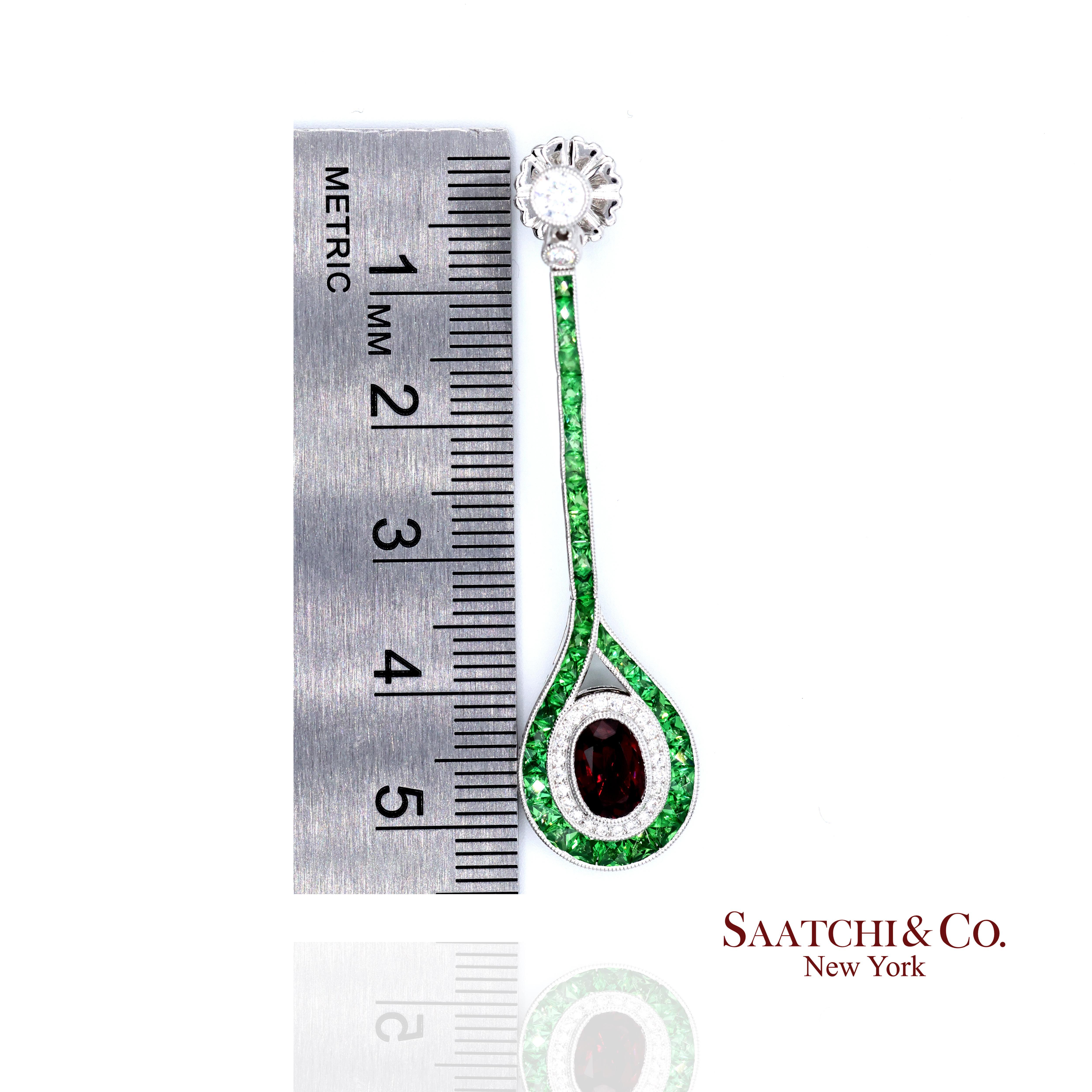 Boucle d'oreille pendante en platine 950, rubis naturel, émeraude et diamant en vente 6