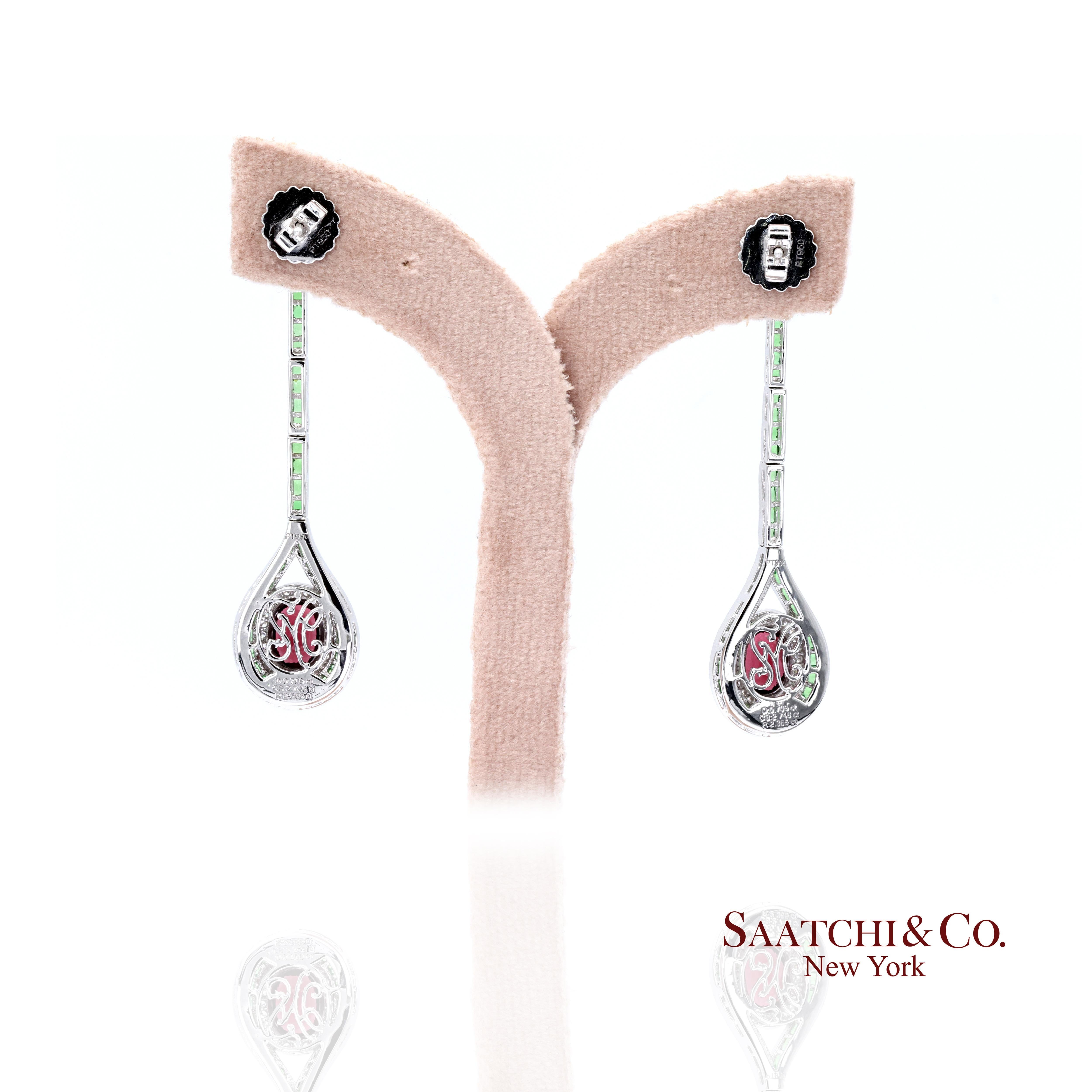 Boucle d'oreille pendante en platine 950, rubis naturel, émeraude et diamant Neuf - En vente à New York, NY