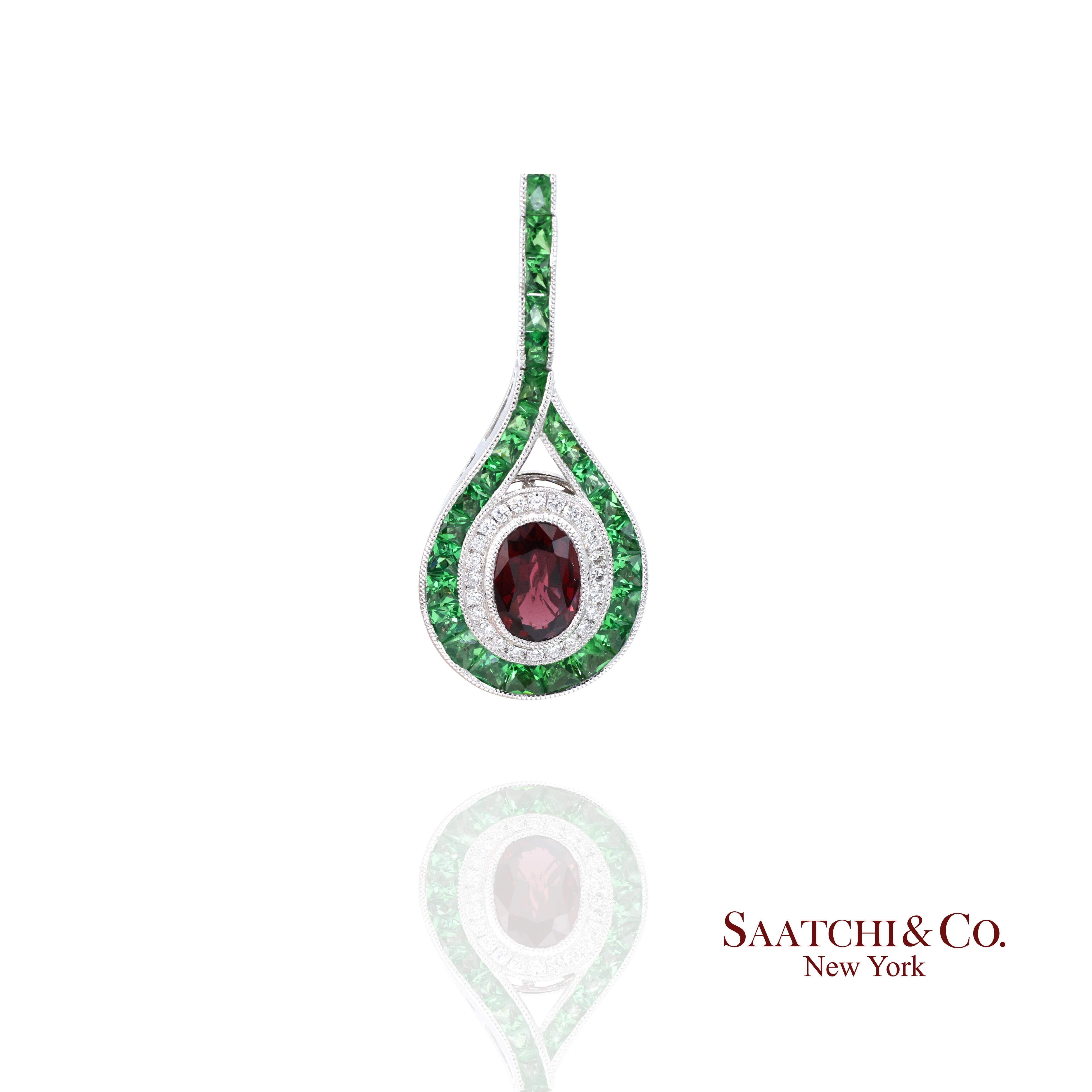 Boucle d'oreille pendante en platine 950, rubis naturel, émeraude et diamant Pour femmes en vente