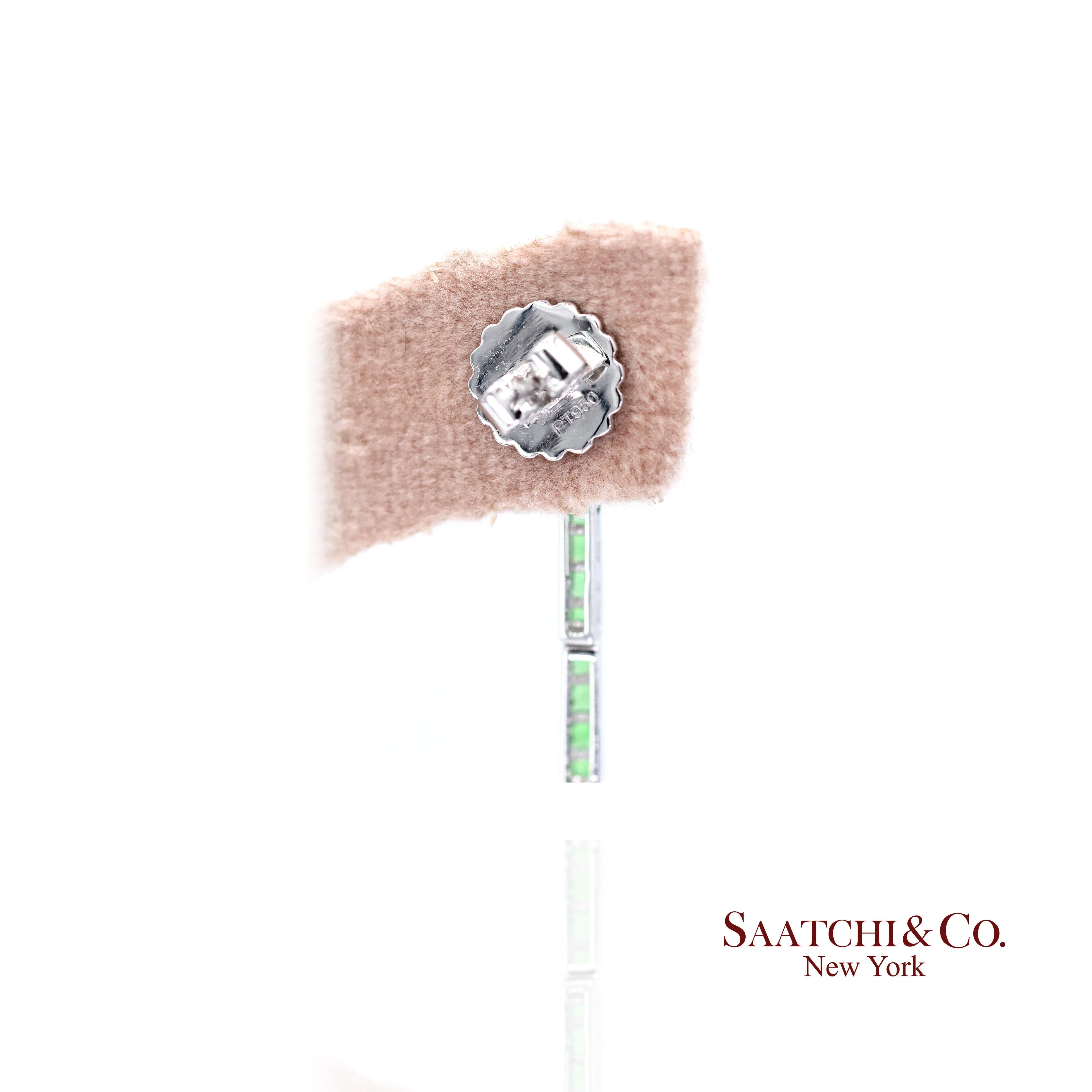 Boucle d'oreille pendante en platine 950, rubis naturel, émeraude et diamant en vente 3