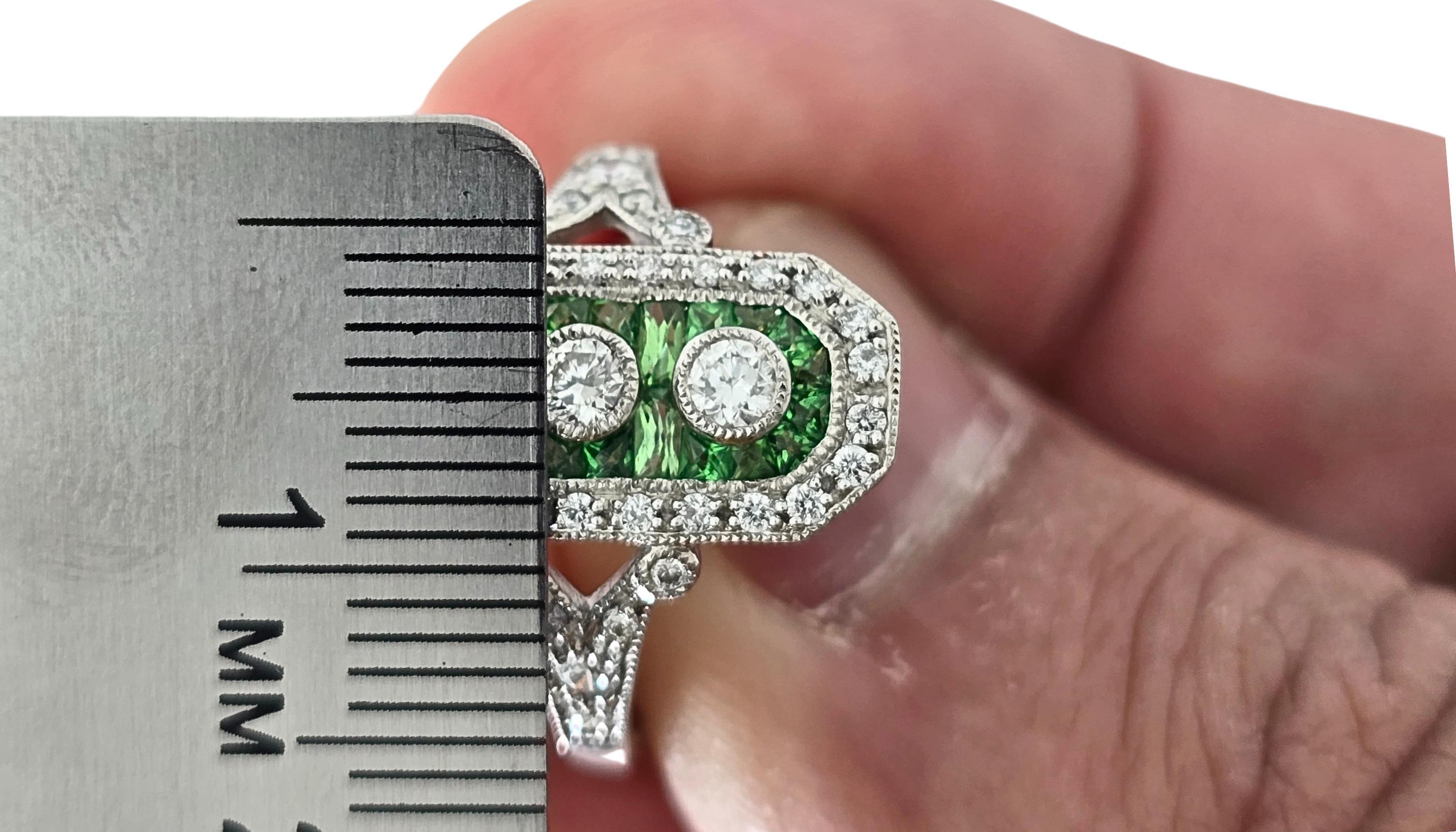 Anello in platino 950 con tsavorite naturale da 1 carato e diamante naturale da 0,55 carati in vendita 3