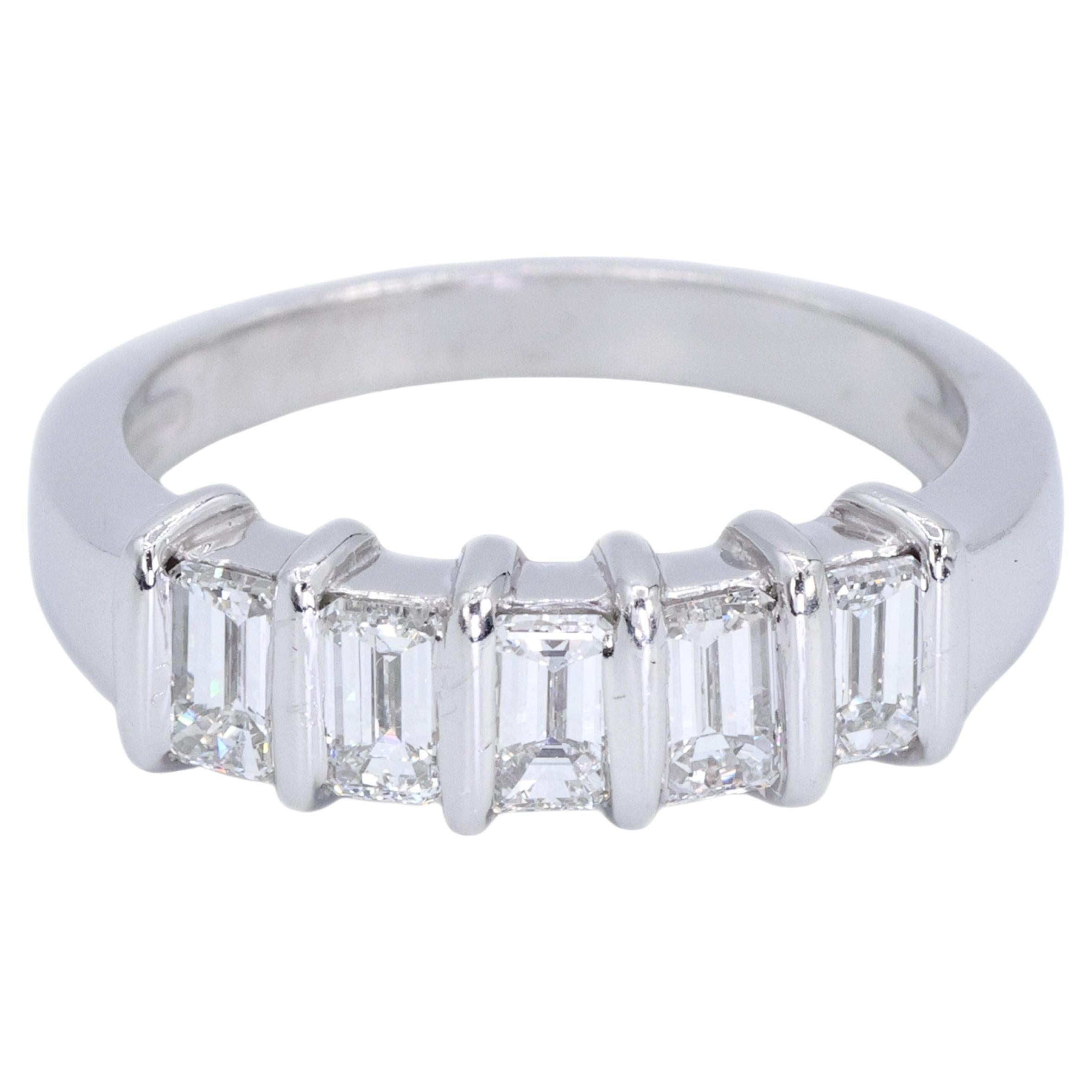 Bague en platine 950 avec diamant baguette naturel