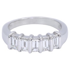 Bague en platine 950 avec diamant baguette naturel