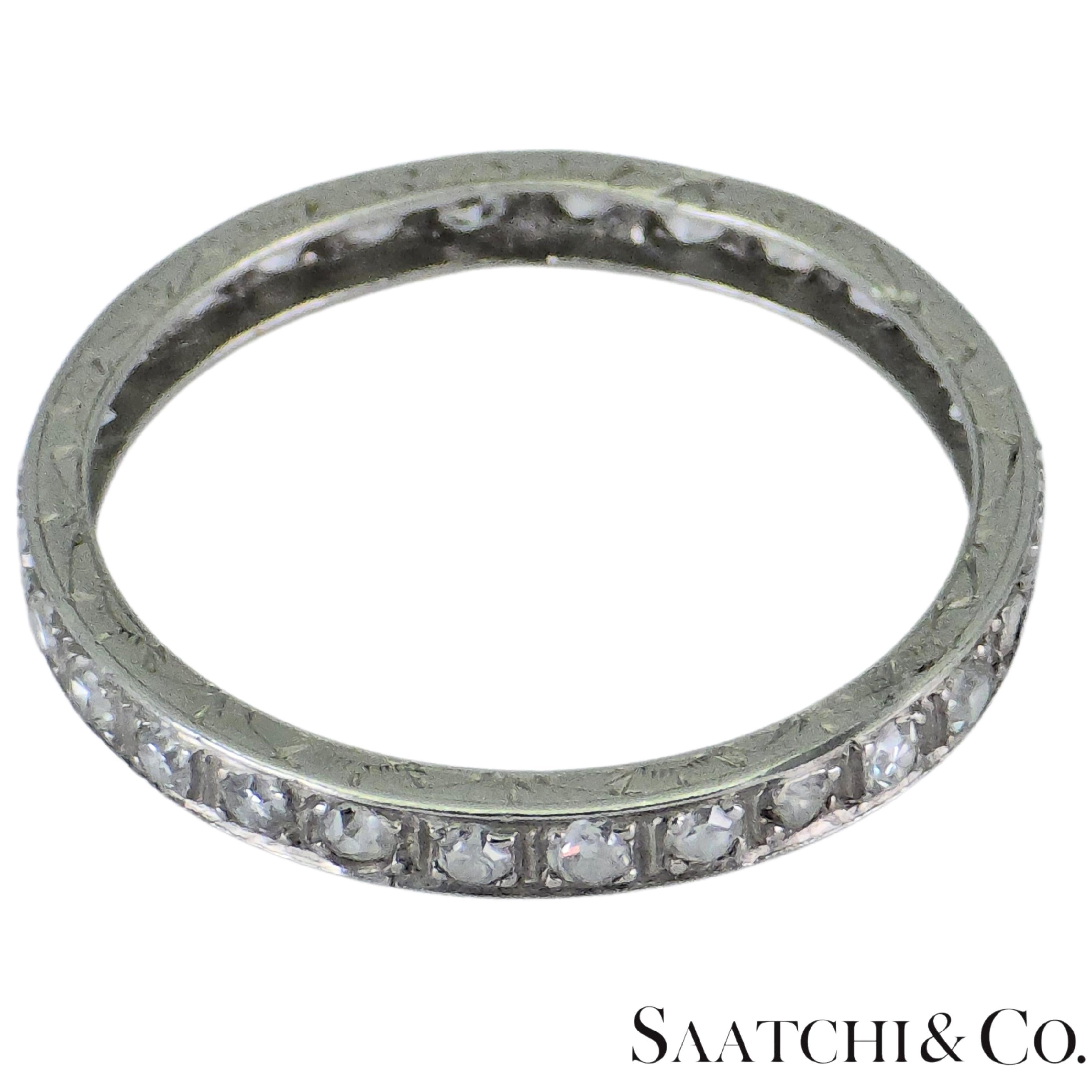 Art Déco Platino 950 Banda d'epoca incisa a mano con diamante naturale a taglio singolo misura 6,5 in vendita