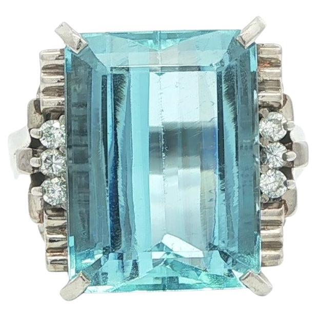 Platin 9,54ct Rechteckig Step Cut Aquamarin & Diamant Seiten massiv Ring im Angebot